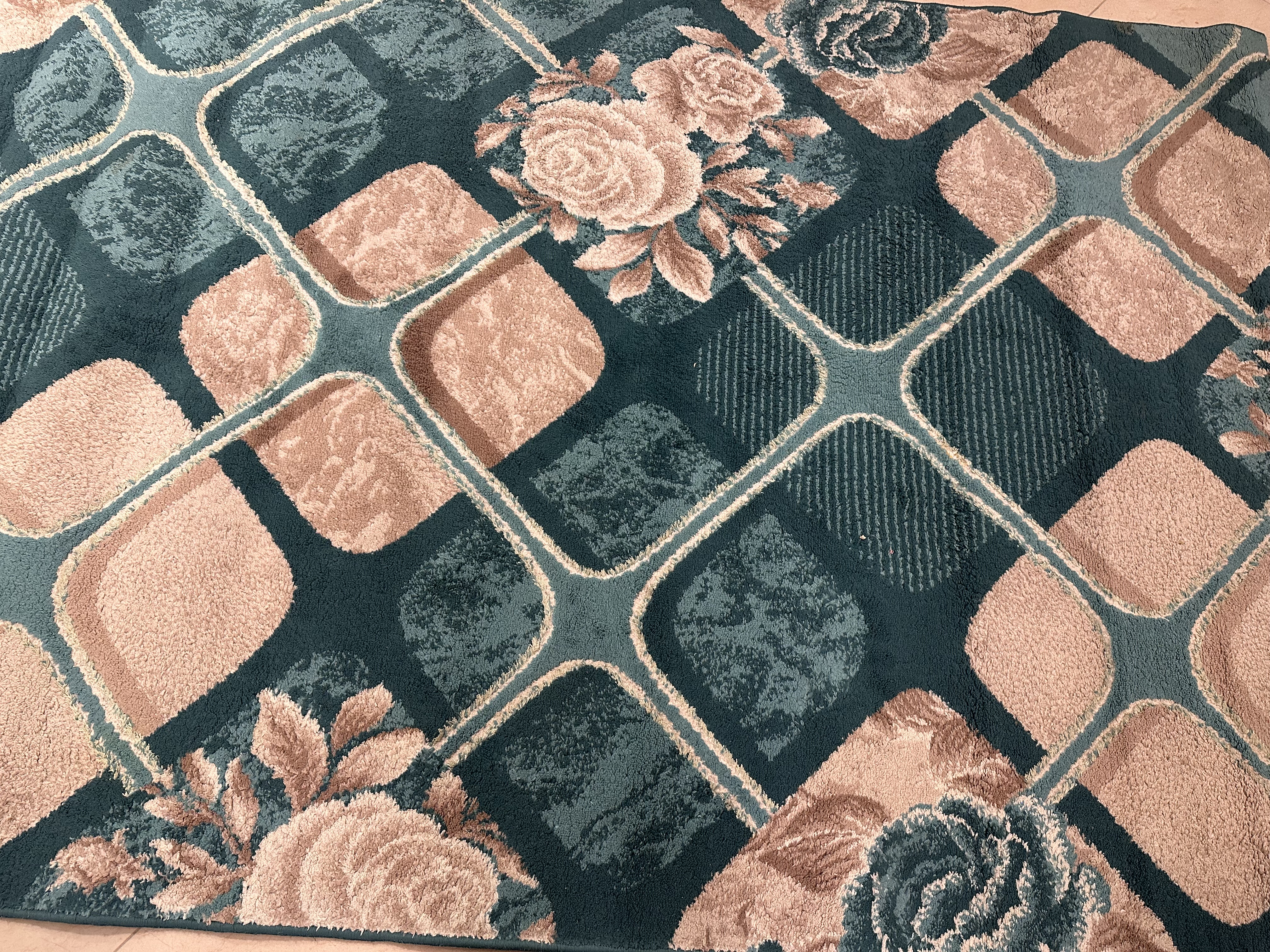 Excellent condition carpet - Image 2