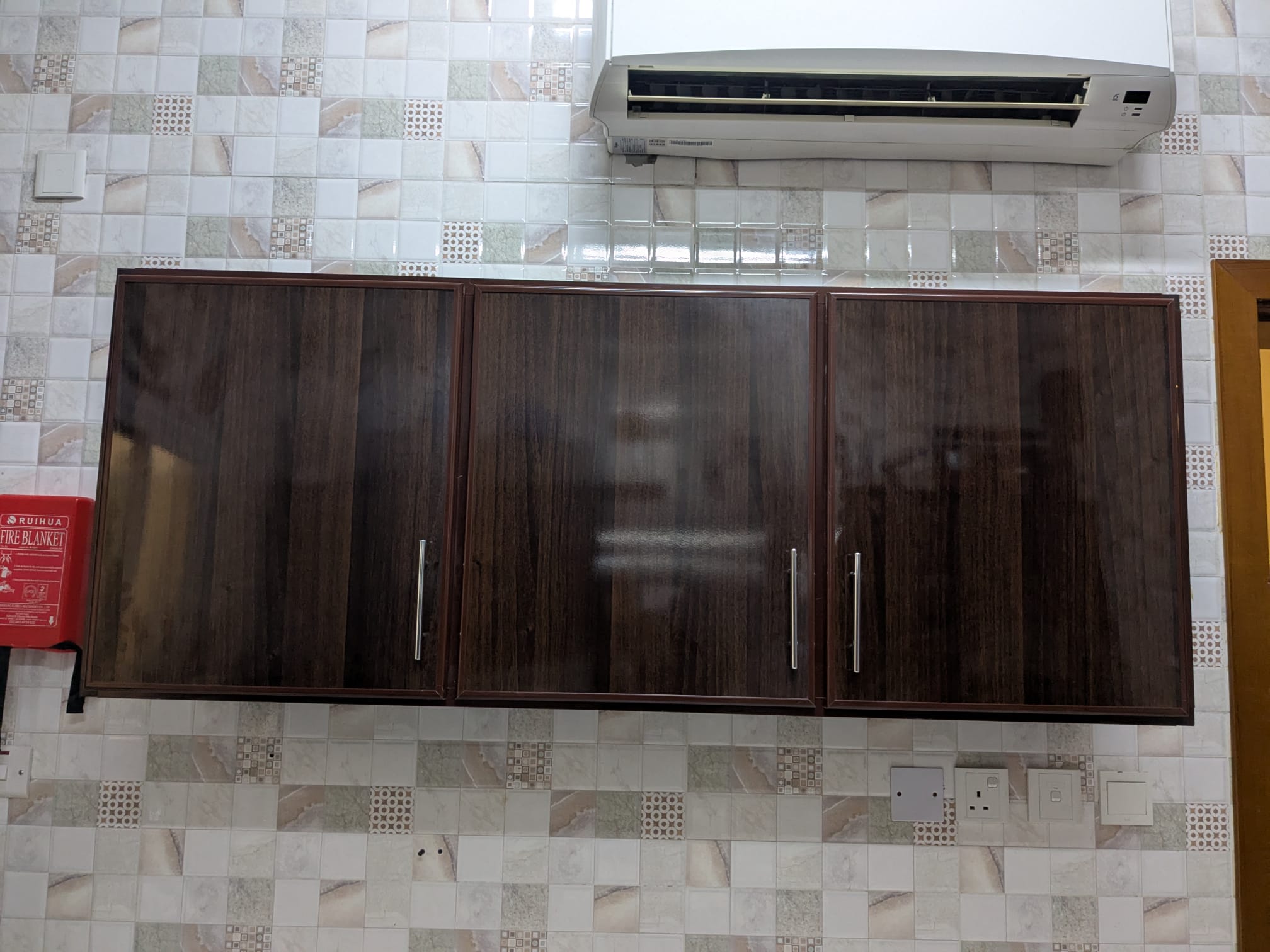 Kitchen cabinet for make and sale available  - Image 7