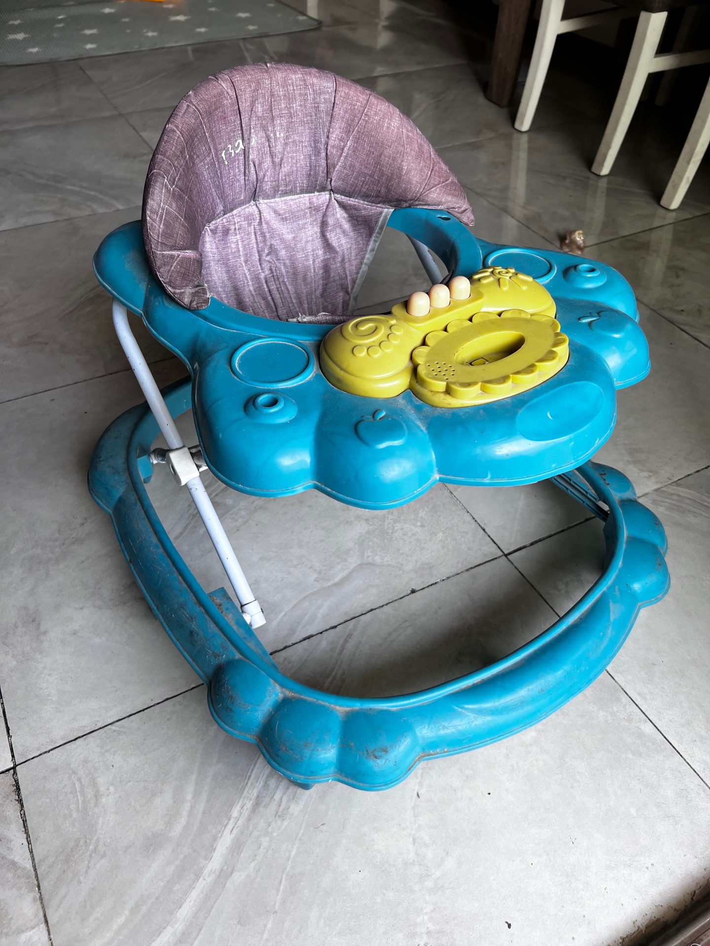 Baby walker in Ezdan Oasis - Image 1