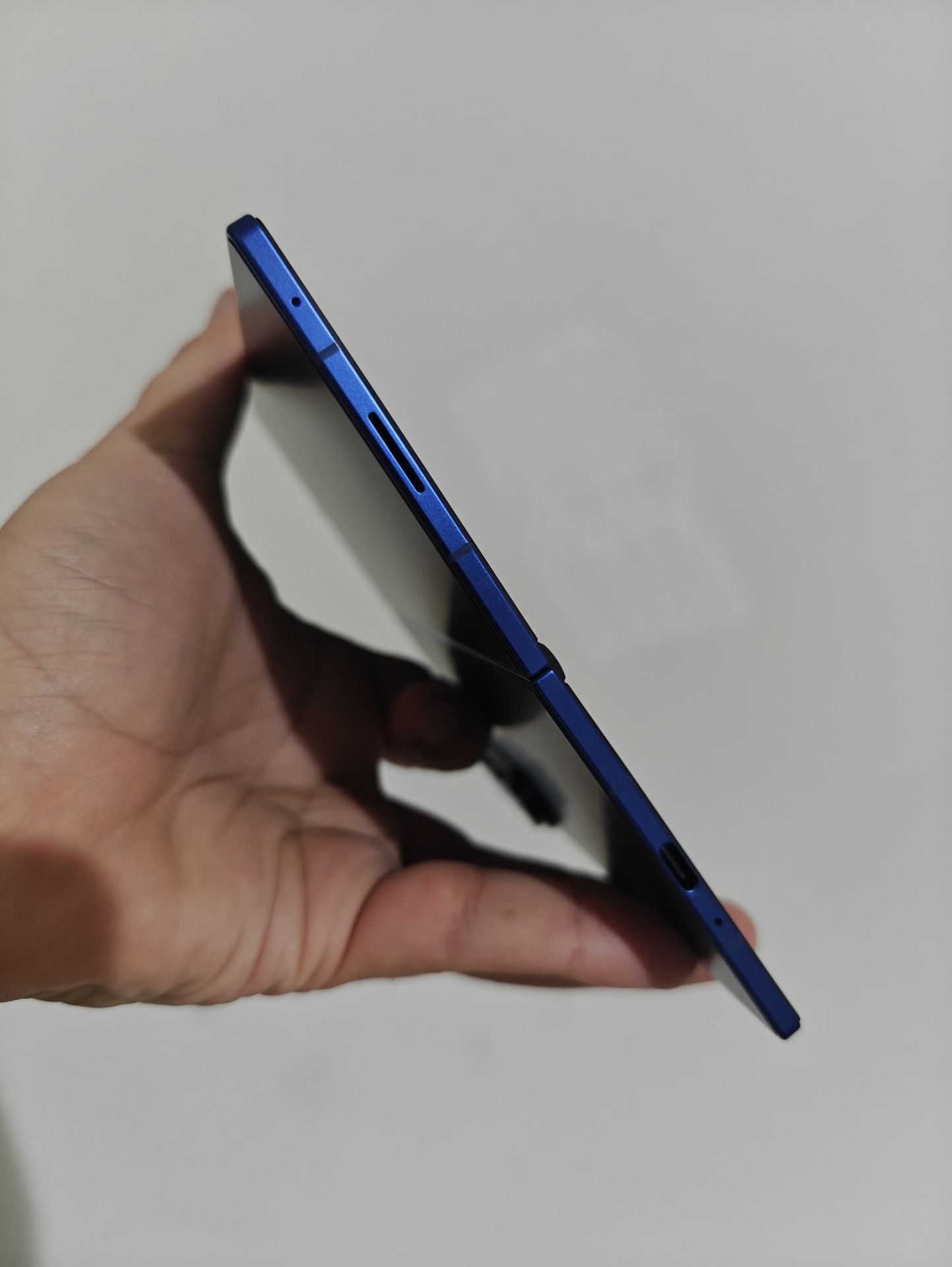 Samsung Galaxy Z Fold7 – 16GB RAM / 1TB Storage - Image 3