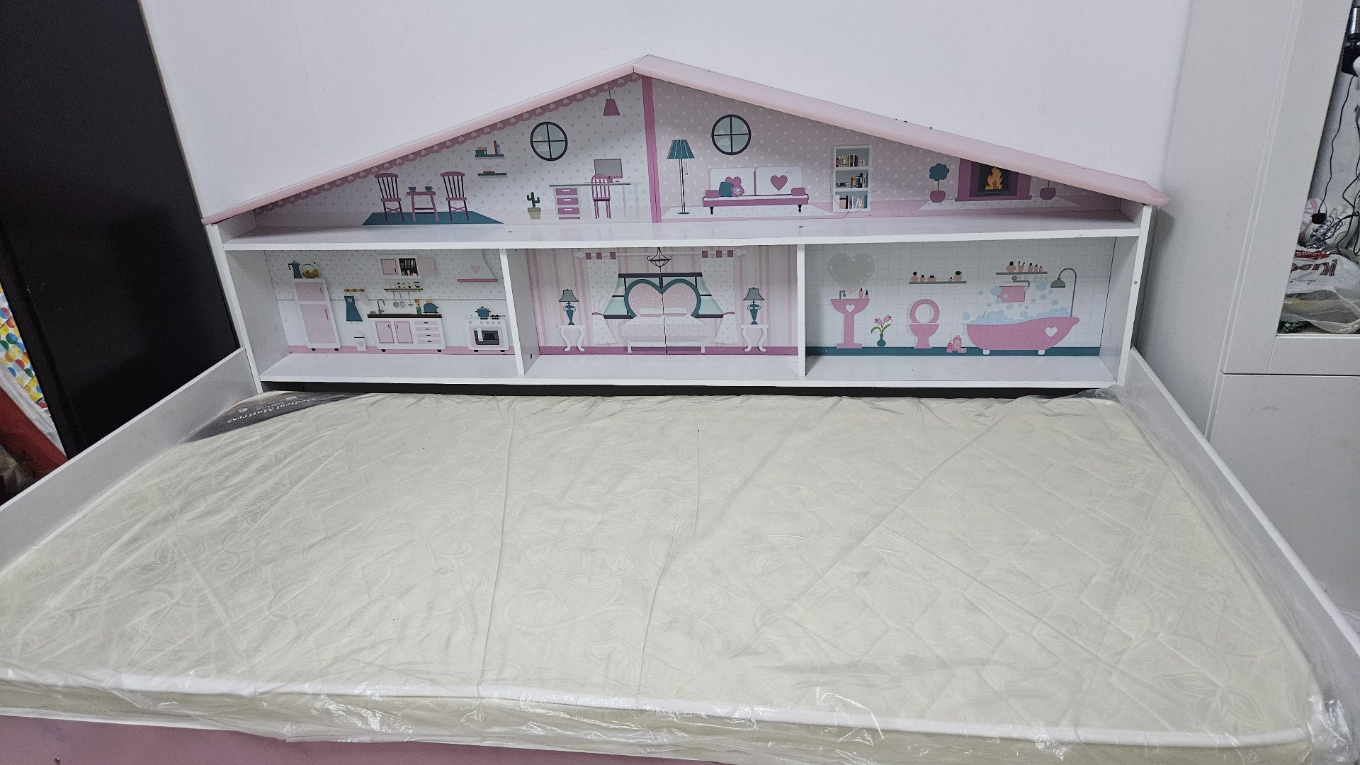 Kids bed and mattress  - Image 4