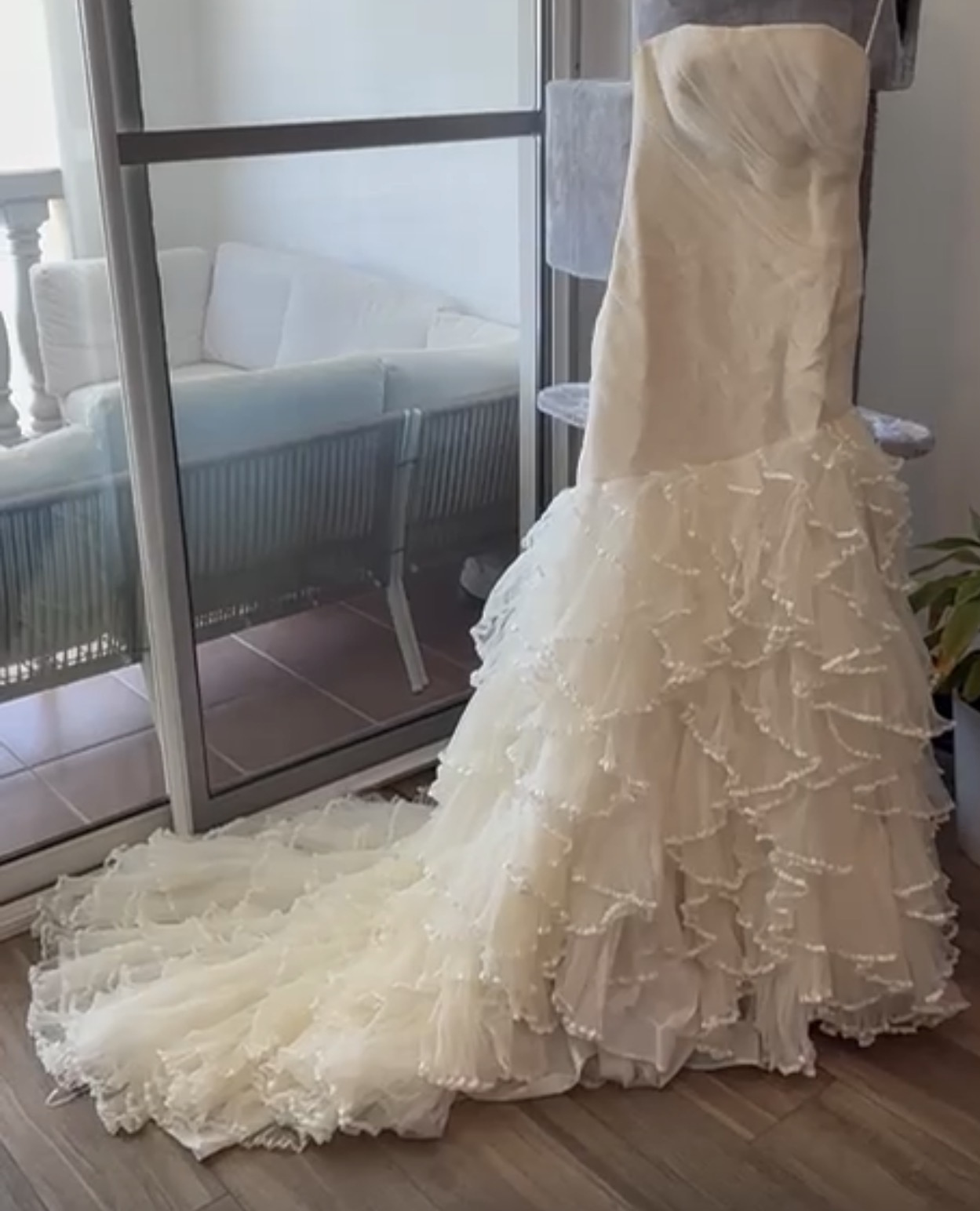 Pronovias wedding dress 1500 qar  - Image 2