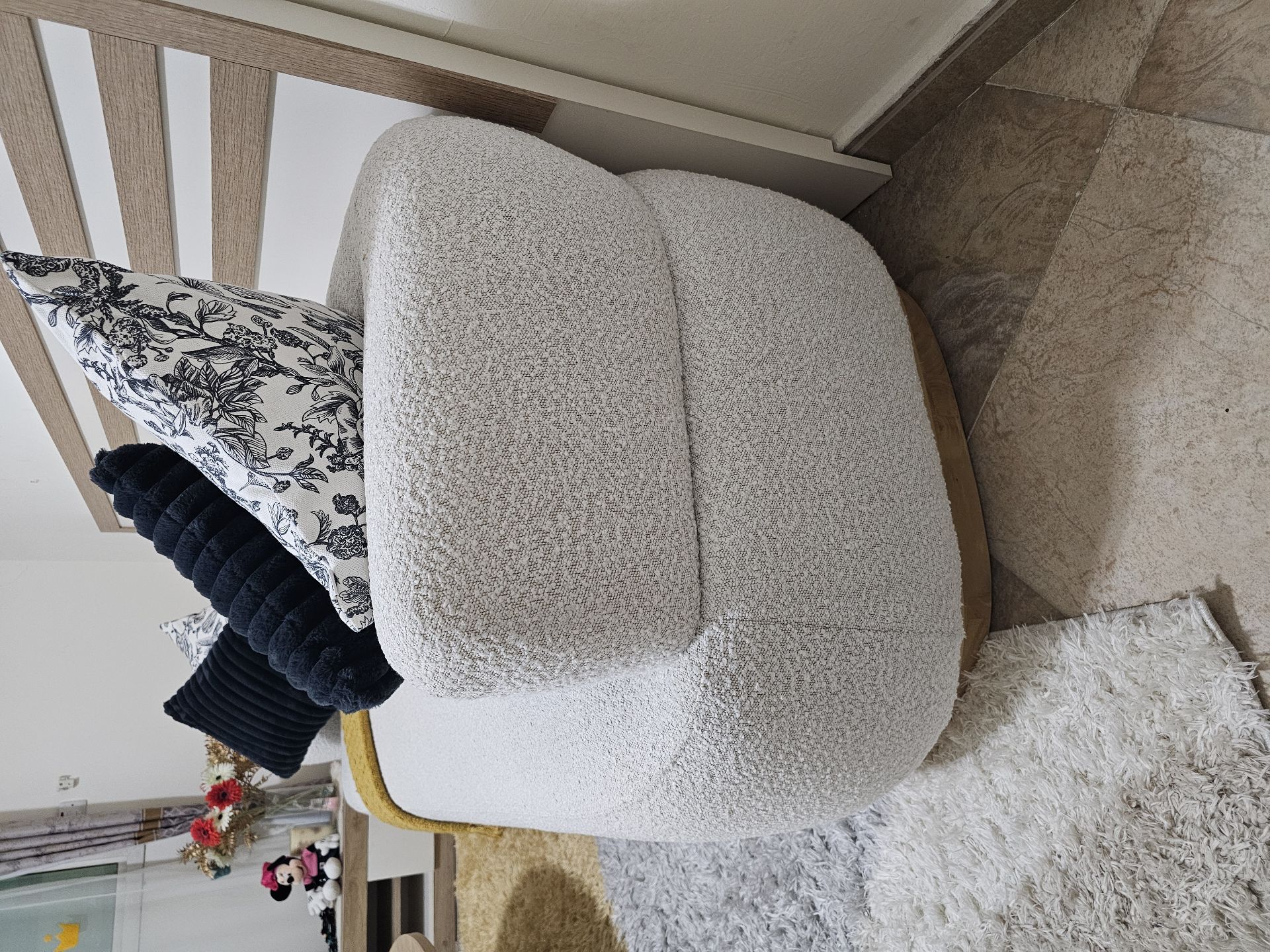 Sofa set with table - Image 6