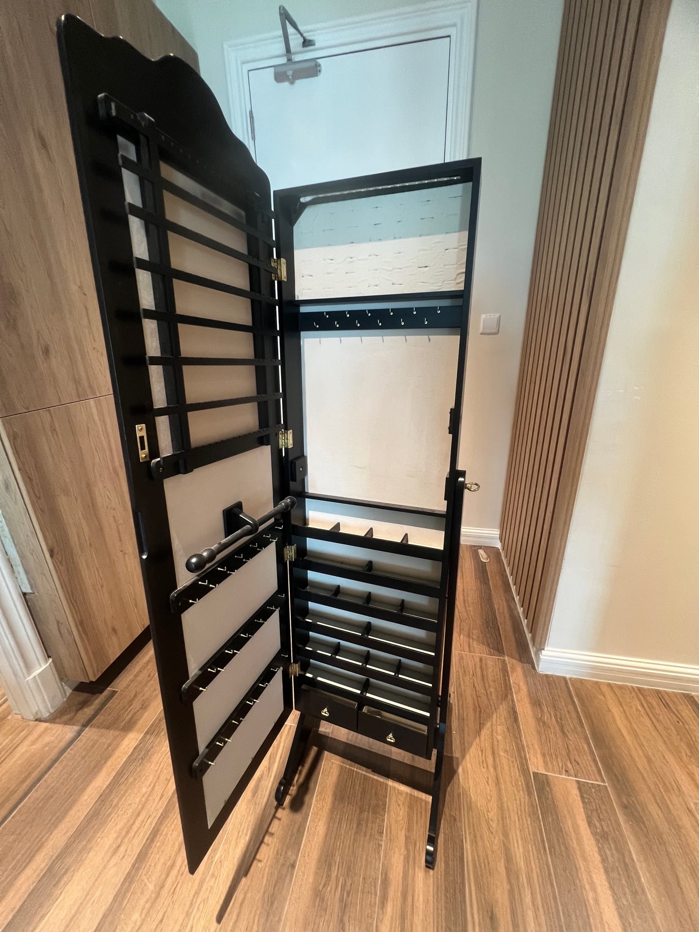 Jewelry cabinet with Mirror - Image 2