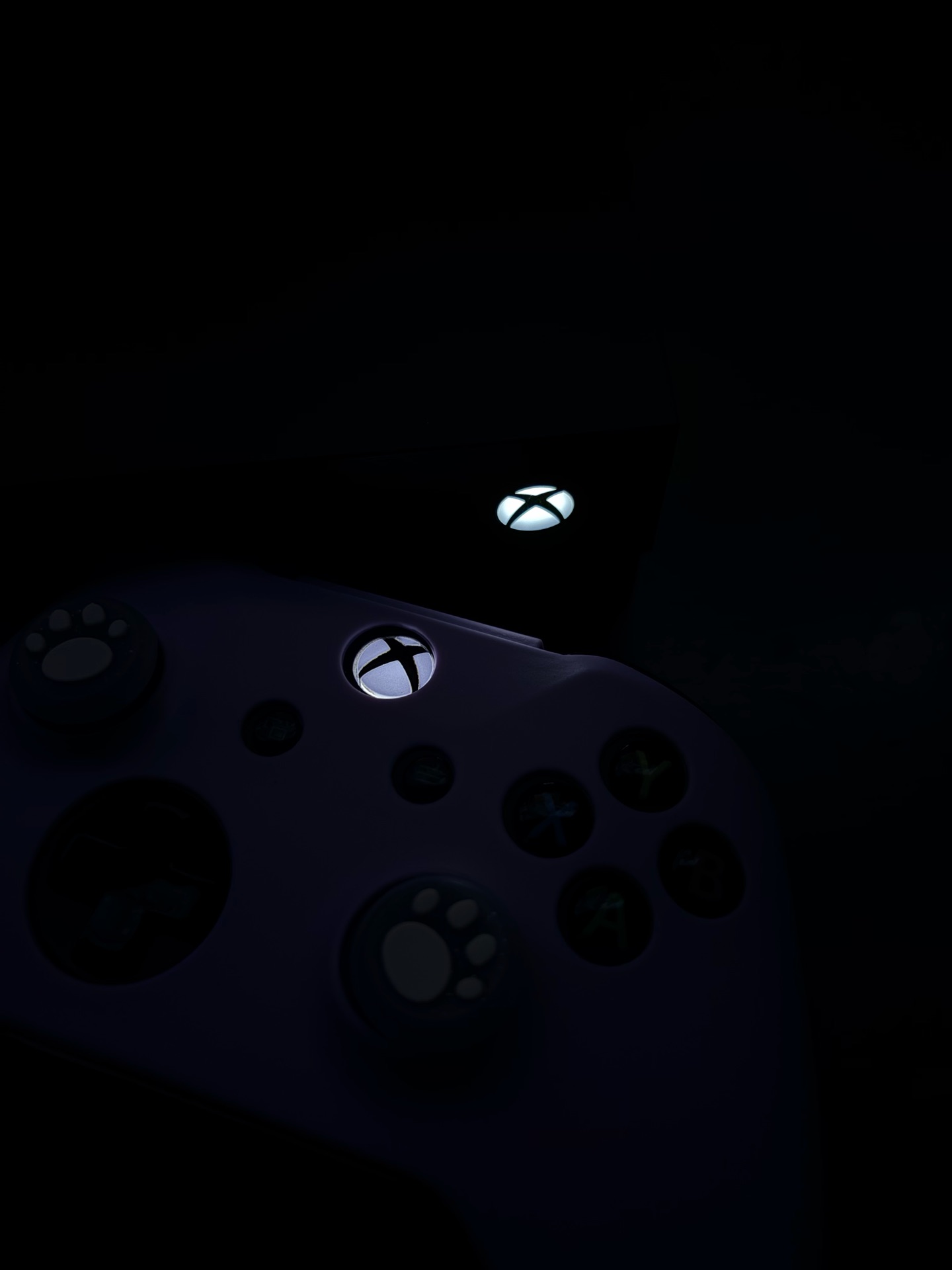 Xbox One X 1TB With Controller And Controller Grip - Image 5