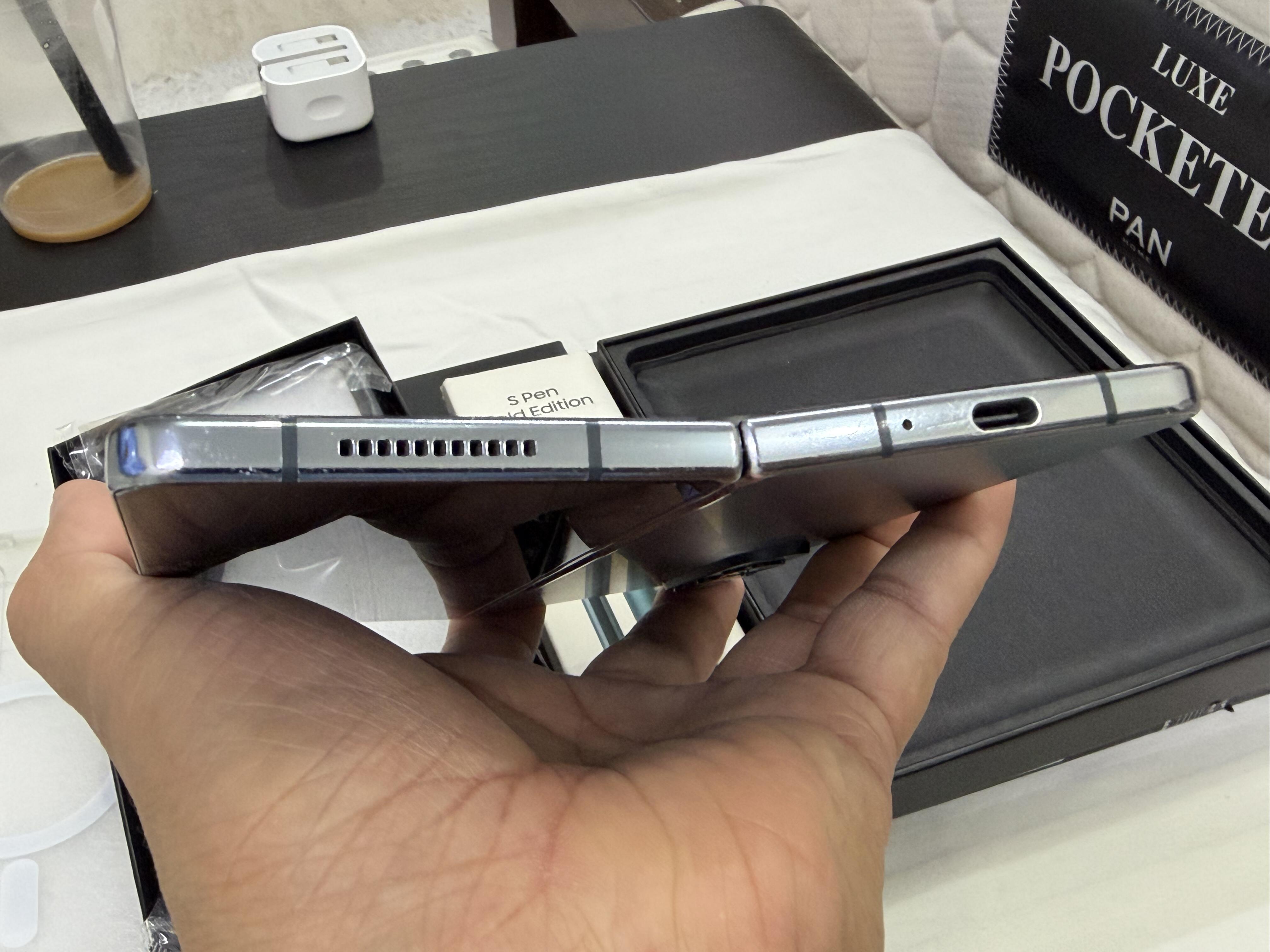 SAMSUNG GALAXY FOLD 4 512GB - FULL SET - Image 3