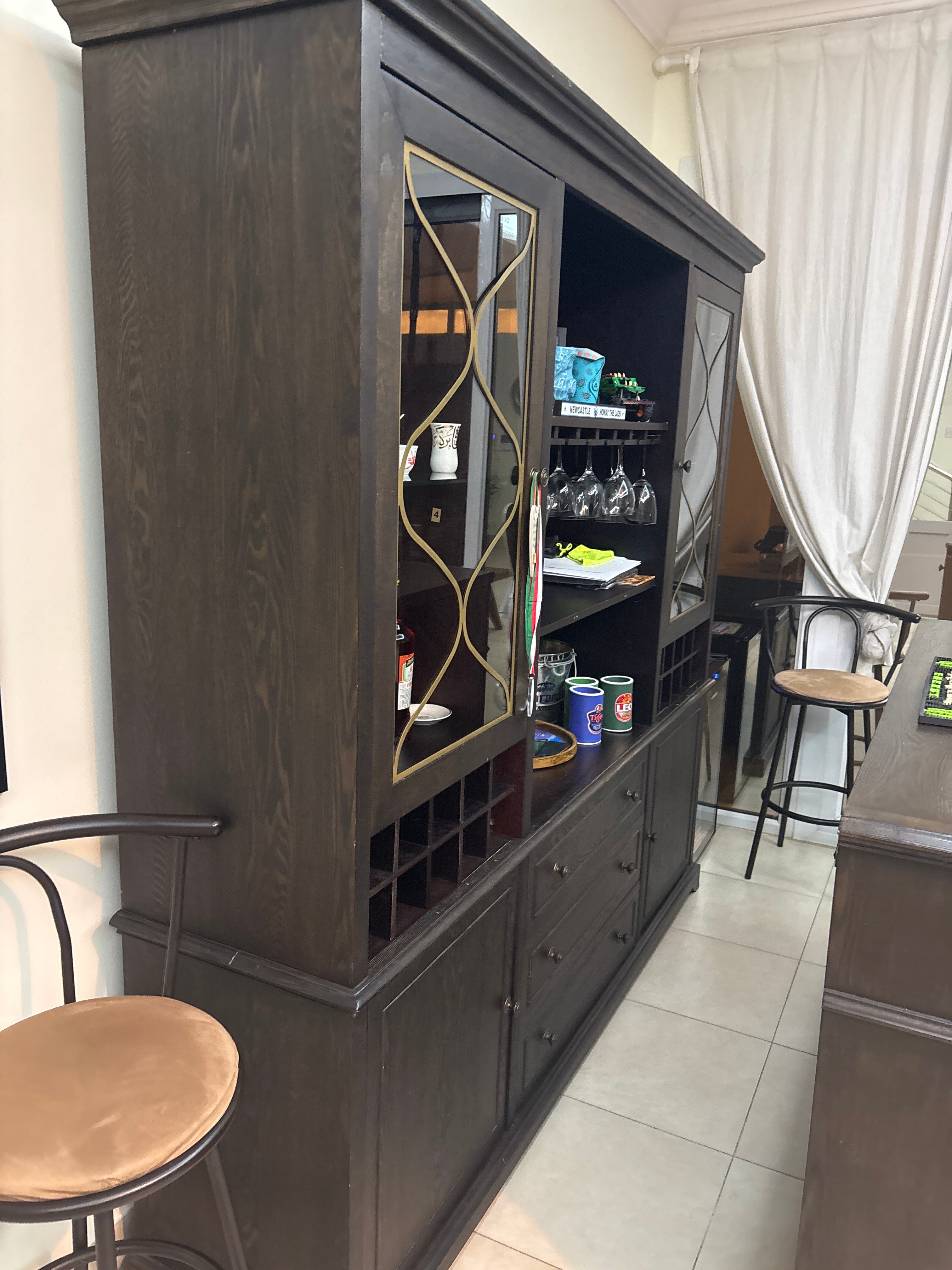 Large bar set with stools  - Image 3