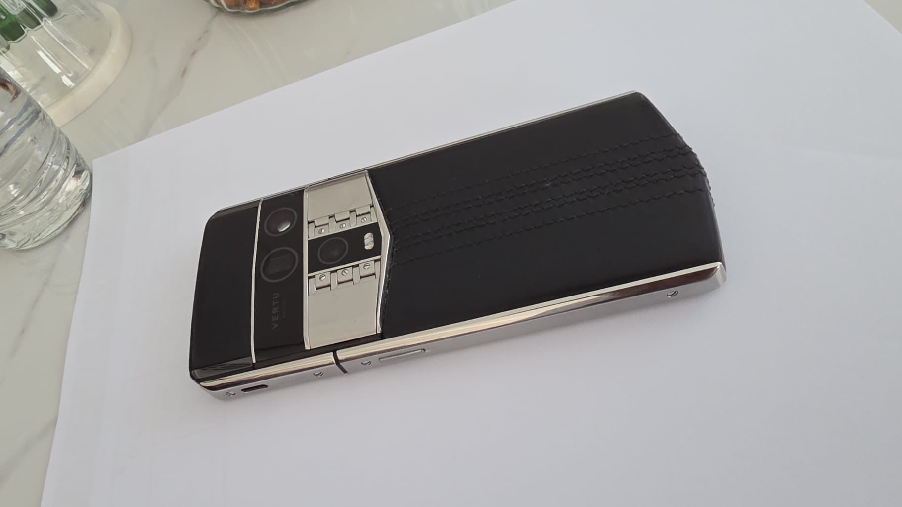 للبيع هاتف VERTU — هاتف فاخر فخم - Image 3