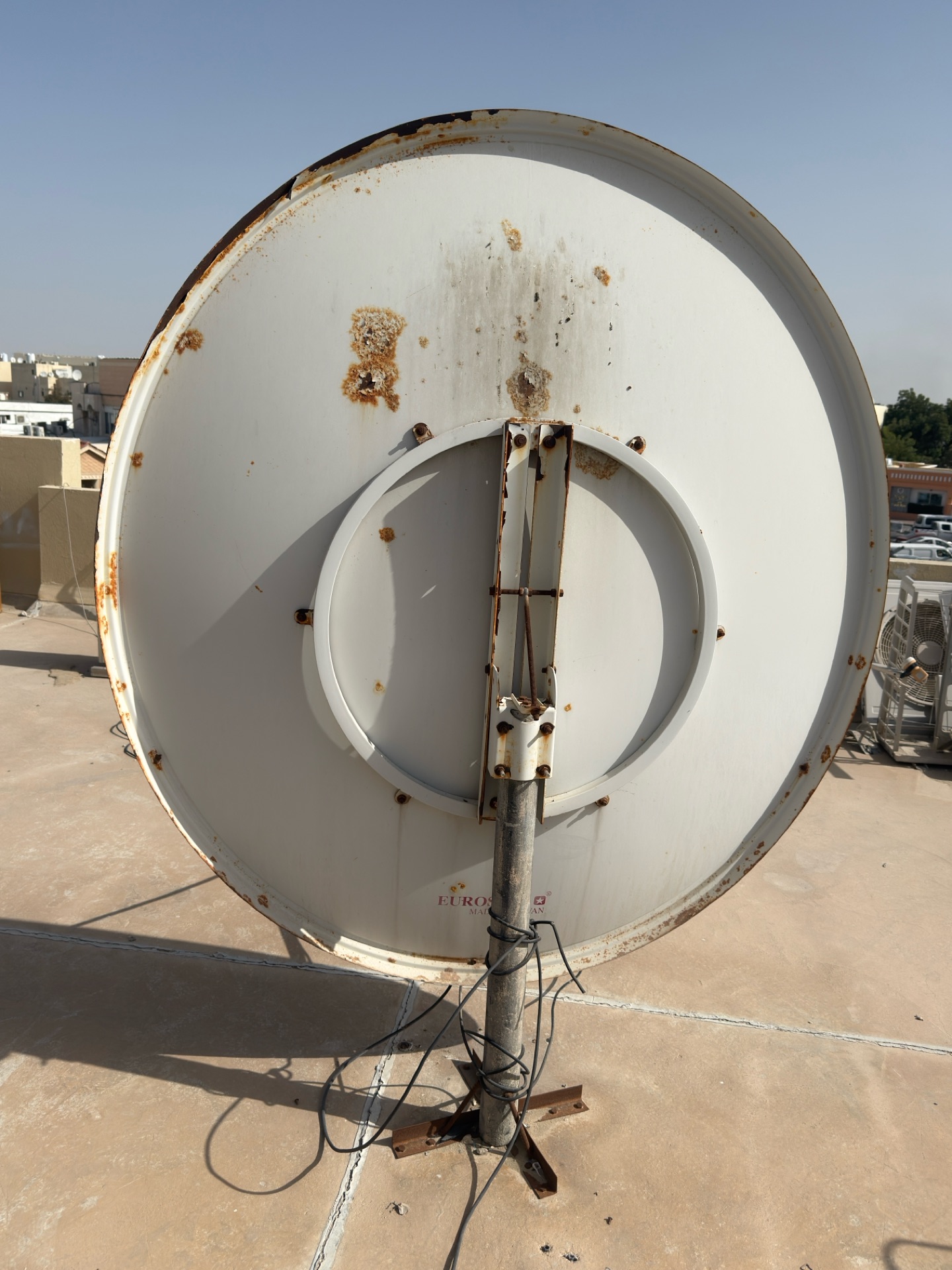 Airtel dish set with LNB full set urgent sale as moving  - Image 3