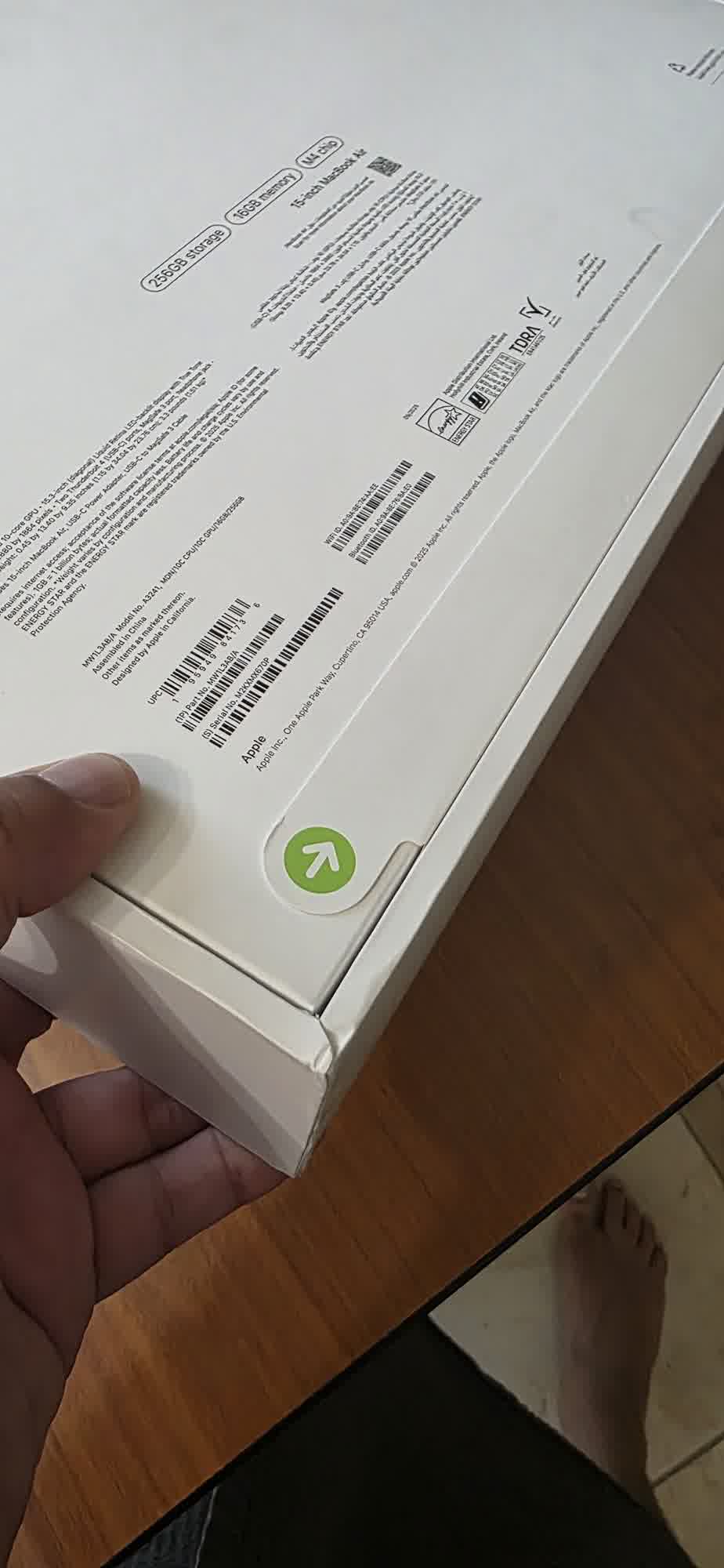 Apple 15 inch MacBook Air M4 chip ( sealed pack ) - Image 3