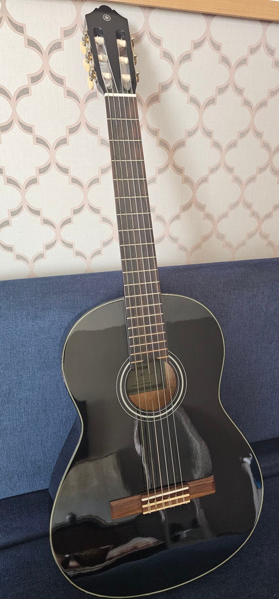 Yamaha classical guitar - Image 4