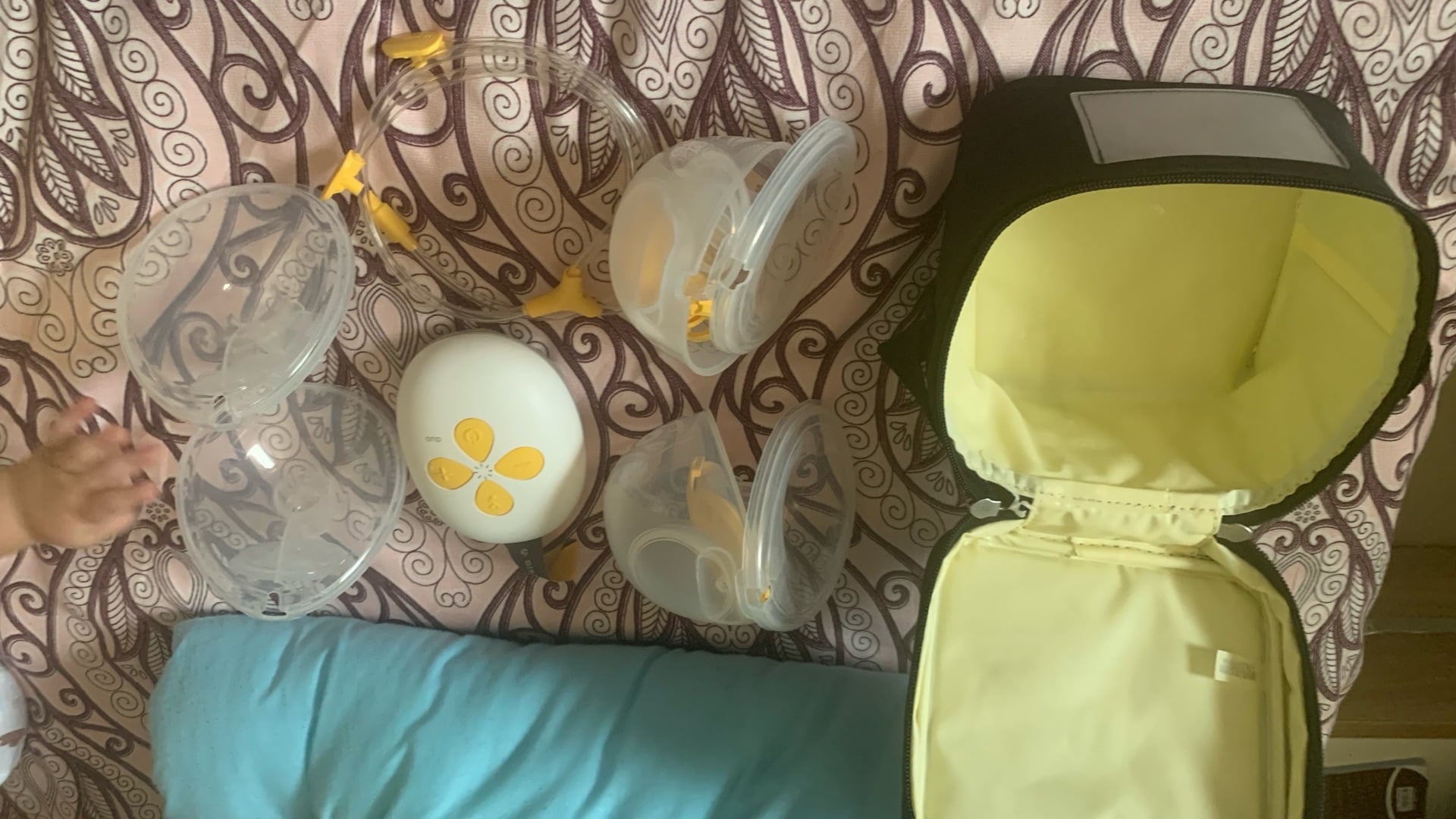 Madela duo electric breast pump and storage bottles bag with ice pack - Image 4