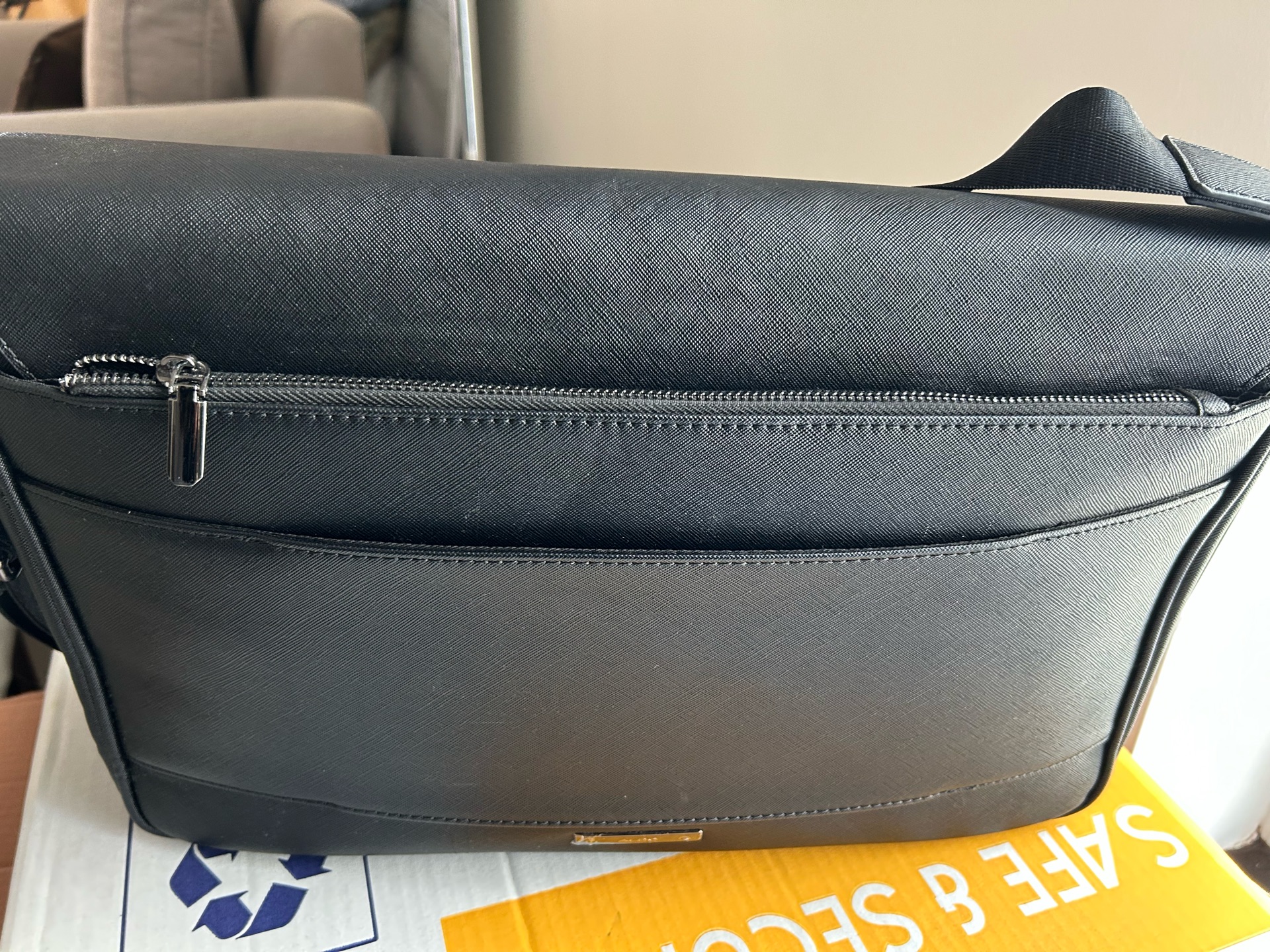 Laptop and business bag - Image 7