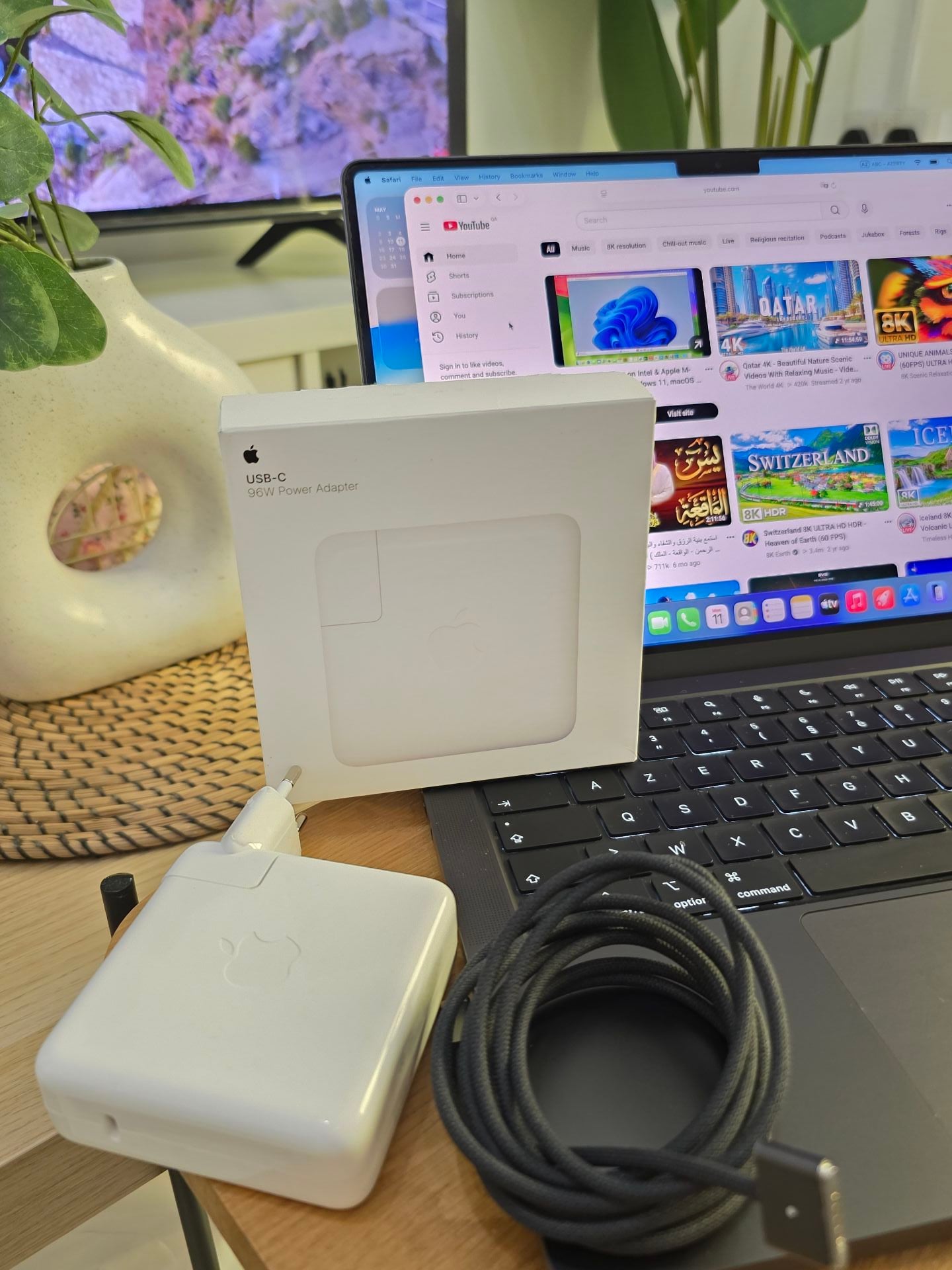 14" Macbook Pro M5 24/1TB Black  - Image 2