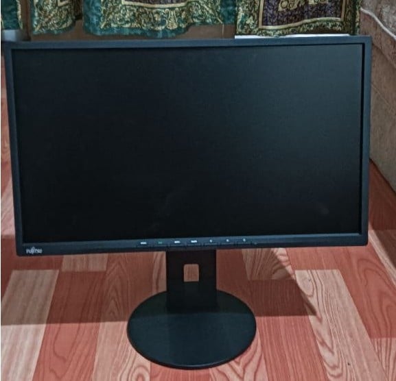 For sale Fujitsu Monitor 21.5 inch Model B22-8 TS Pro - Image 1