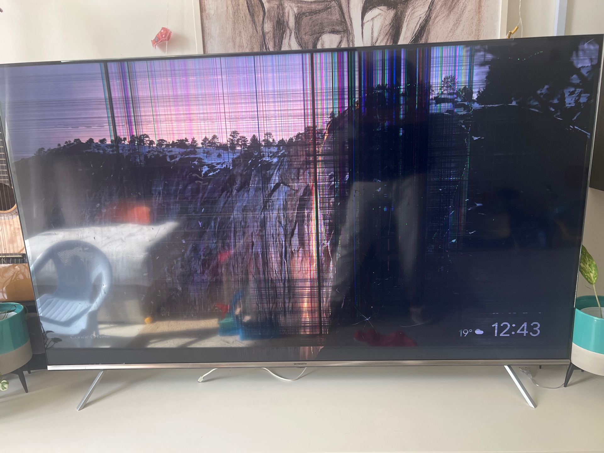 Skyworth 65inch tv Display Cracked - Image 2
