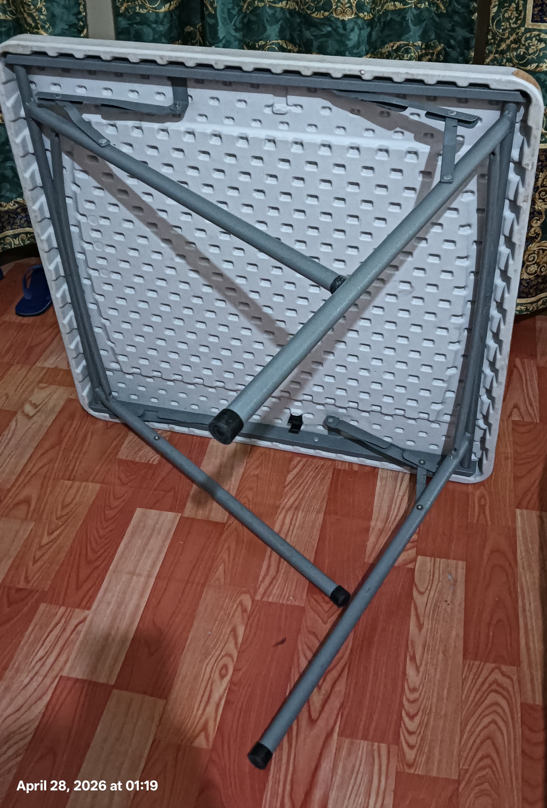 For sale Folding Table in good condition [ WhatsApp 55007669 ] - Image 3