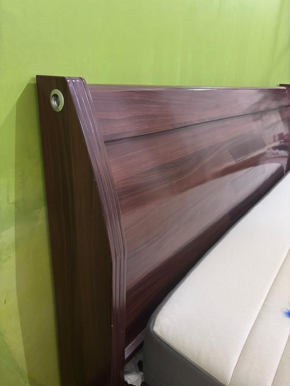 Heavy bed with IKEA mattress havog new. - Image 1