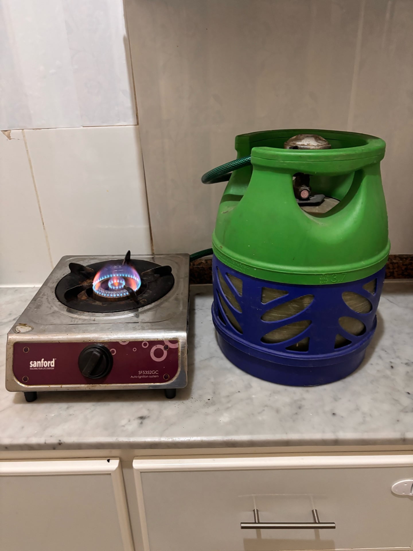 6KG Small Cylinder with Single Burner + Hose + Regulator - Image 1