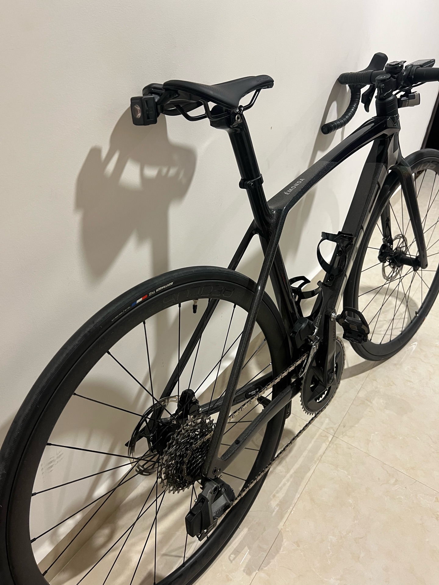 Full Carbon Road Bike – Trek Émonda SL6 AXS (2024) - Image 7