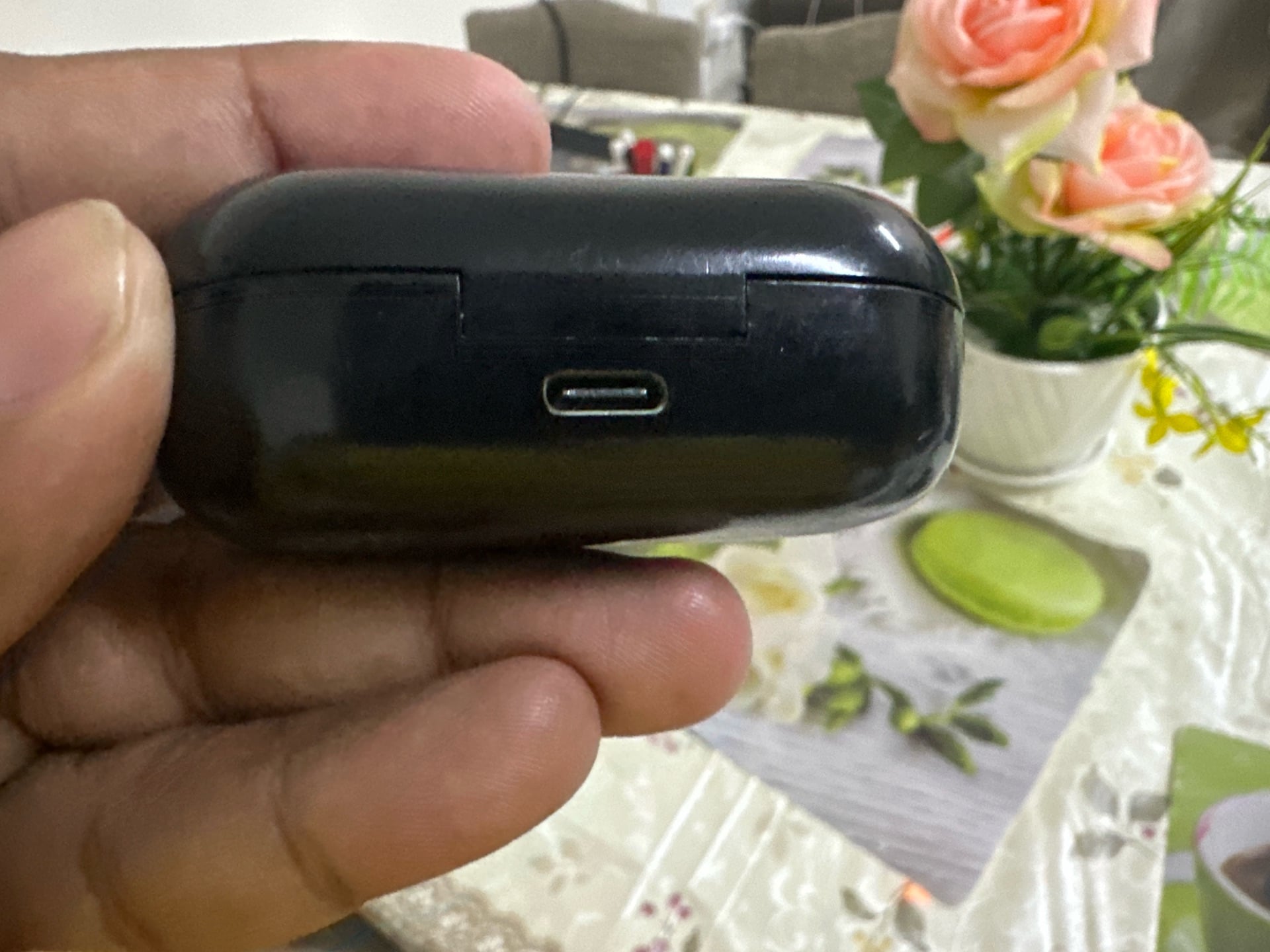 Harman ear buds in very sound condition with excellent battery  - Image 3