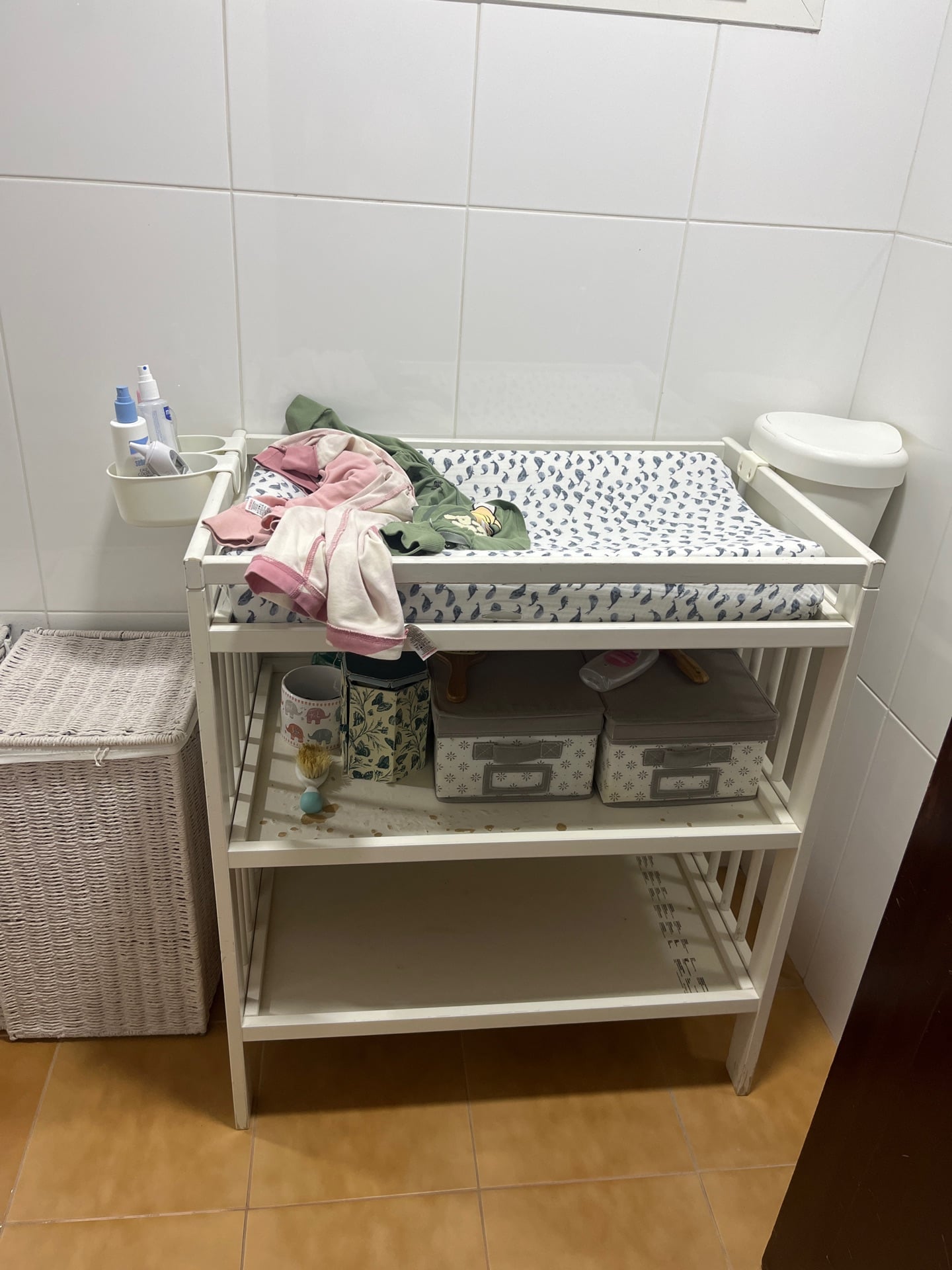 Changing table - storage shelves - Image 3