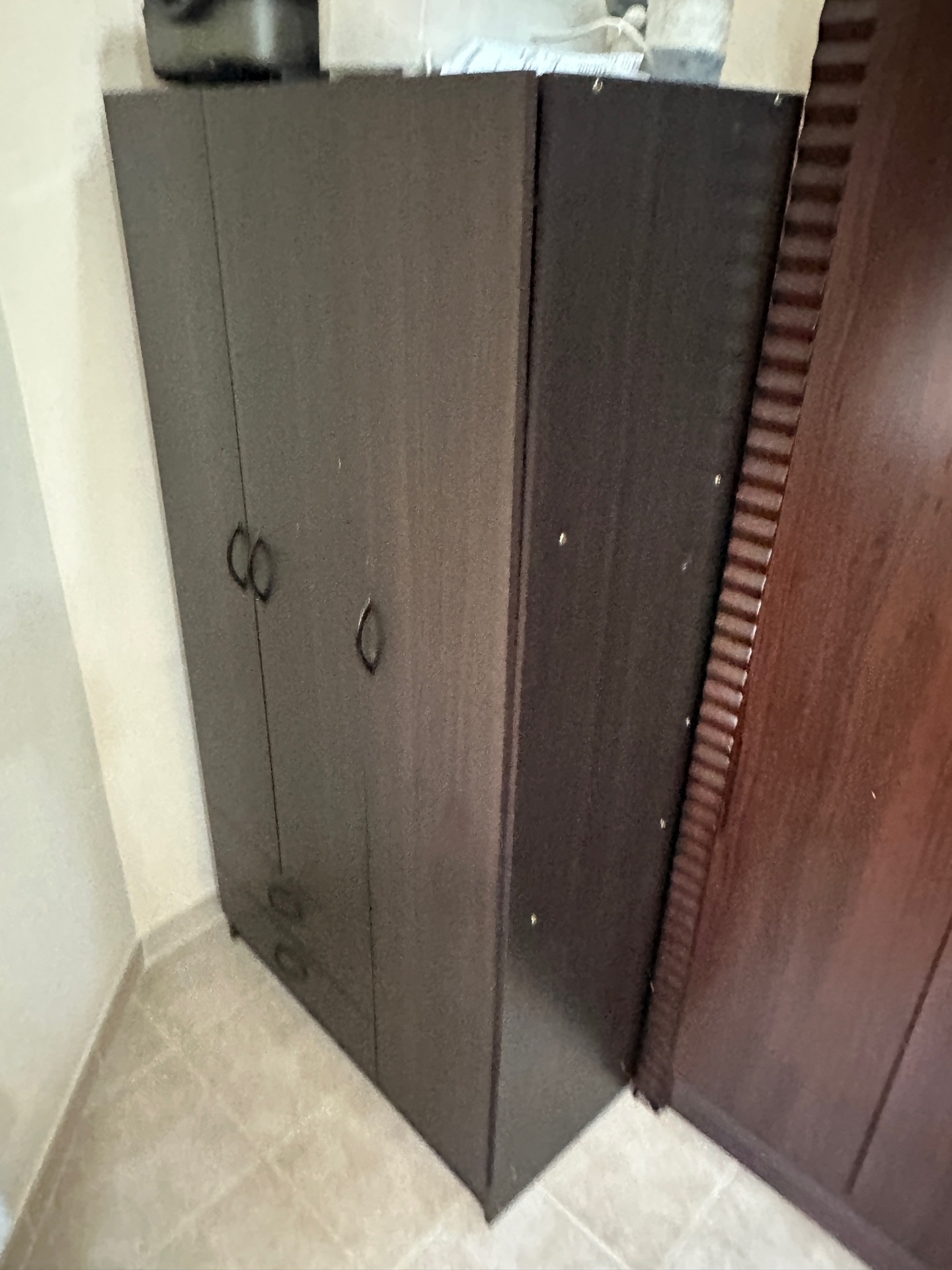 Wardrobe, compact and spacious - Image 1