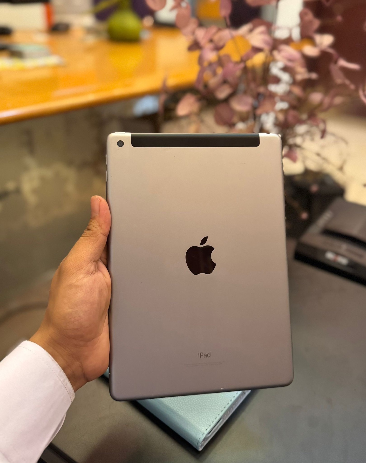 Apple iPad 6th Generation 128GB – 10 Inch – USA Original – Like New – With Cover - Image 6