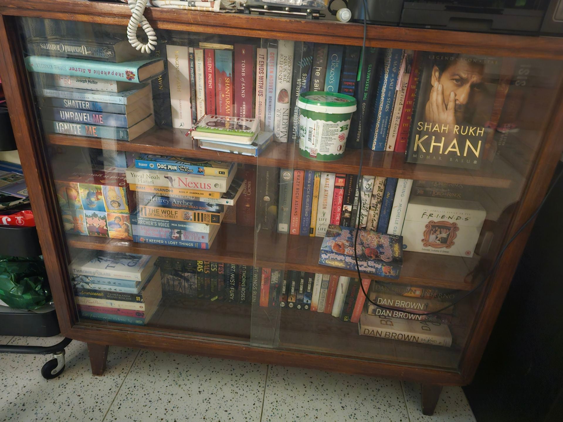 Book shelf - Image 3