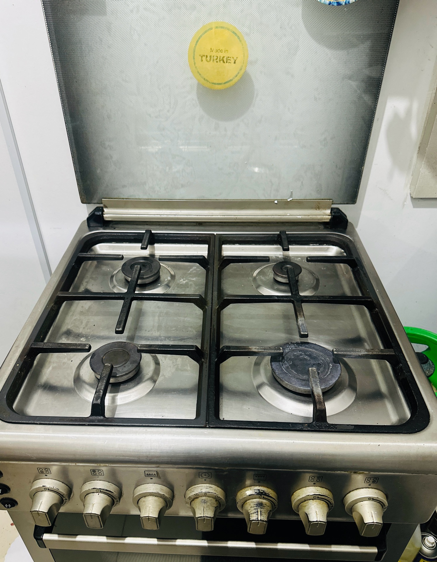 4 burner stove and cylinder  - Image 4