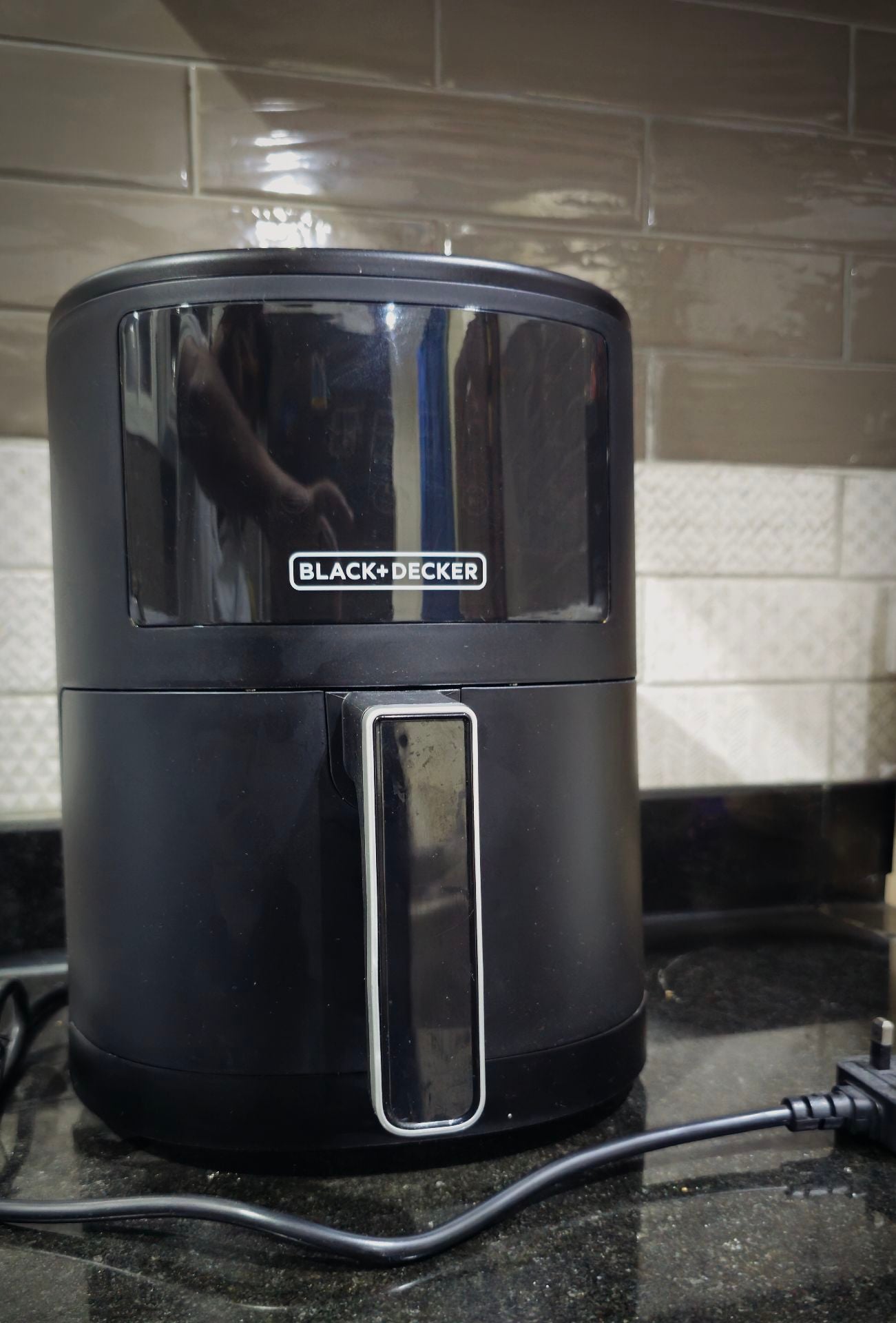 BLACK+ DECKER AIRFRYER FOR SALE - Image 2