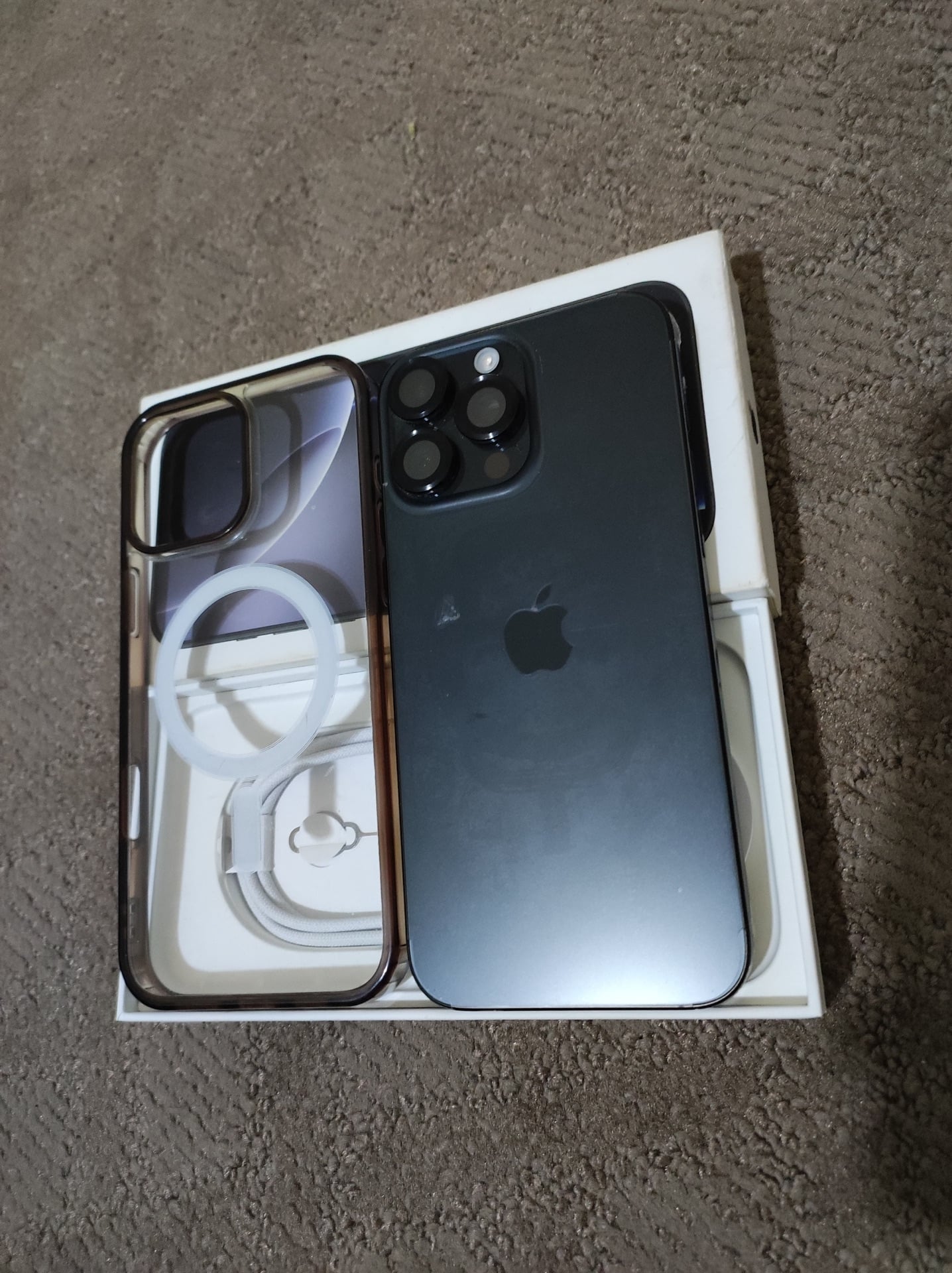 iPhone 16 pro max 256Gb black titanium  - Image 4