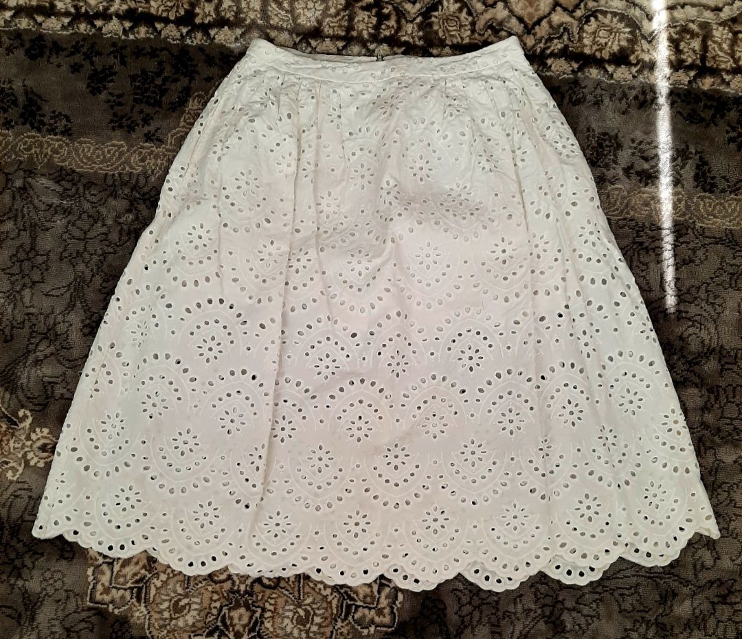 LADY'S CLOTHES. Price for each piece is 19 QAR. Excellent condition. Barely used - Image 3