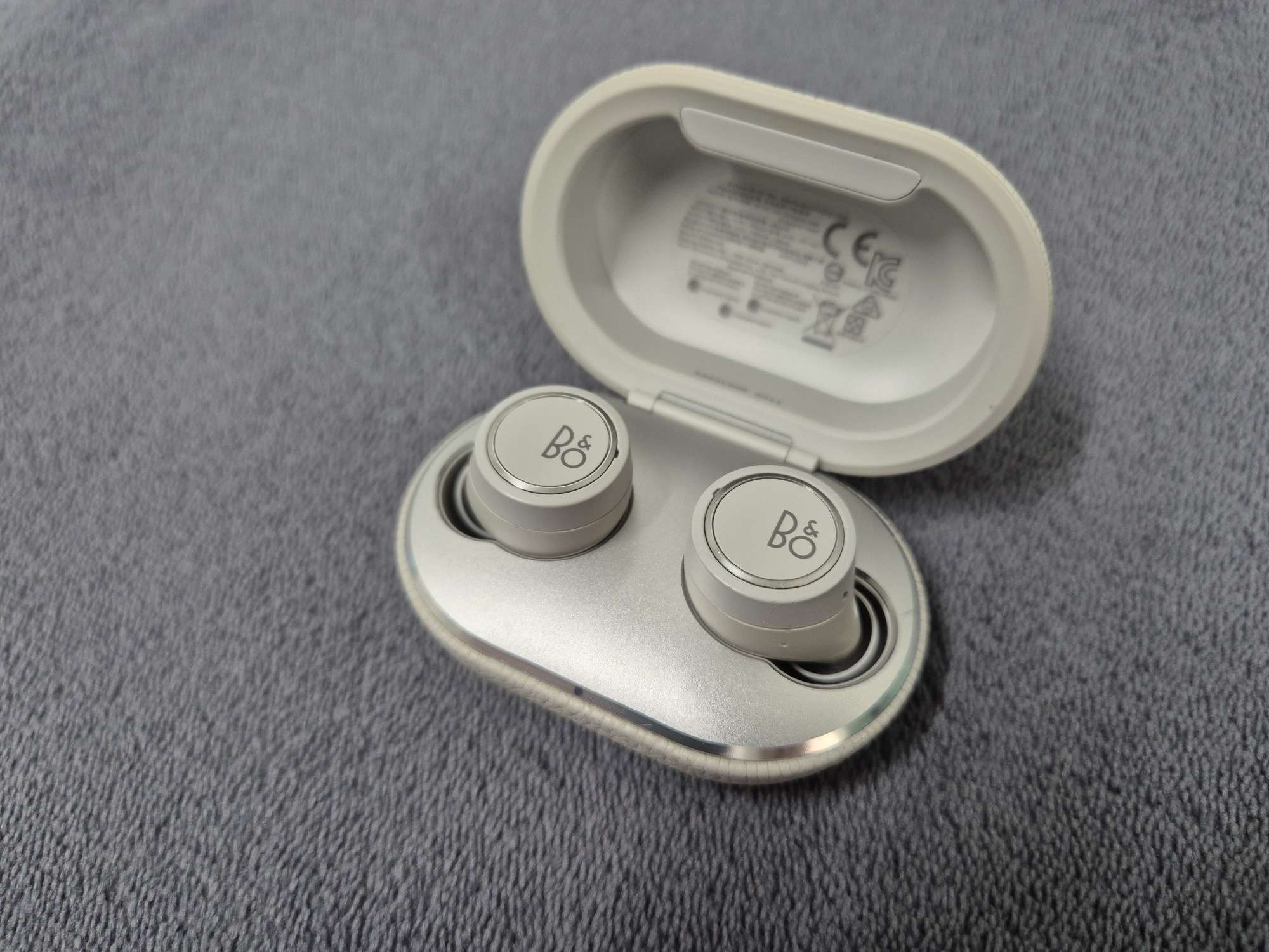 B&O E8 3RD GEN EARBUDS - Image 1