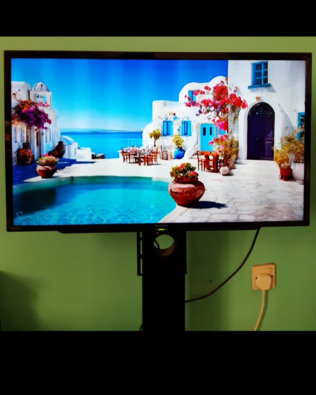 32" Sharp LED TV with box and STAND  - Image 5