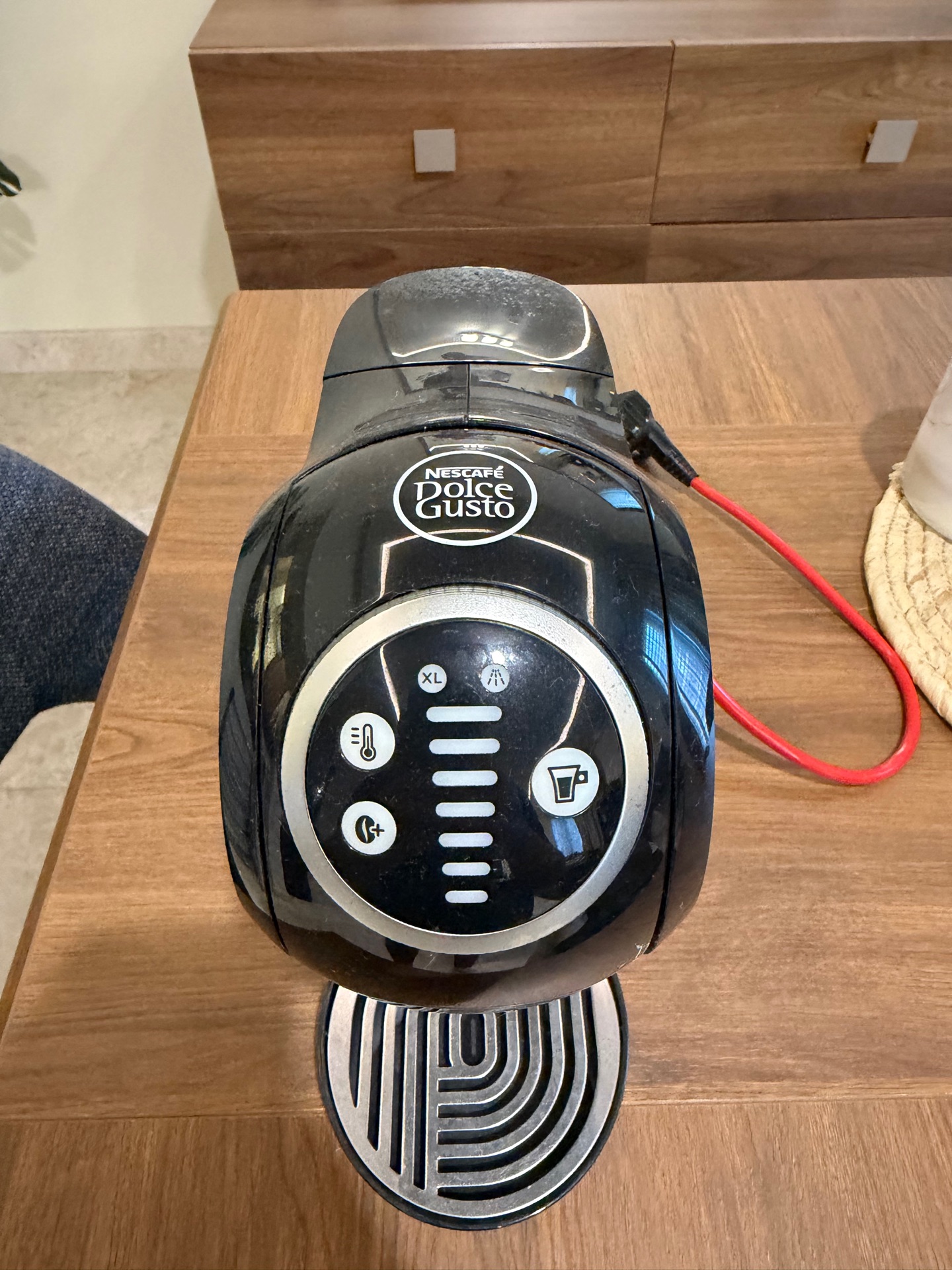 ماكينة قهوة - Dolce Gusto (مستخدمة قليلاً) - Image 2