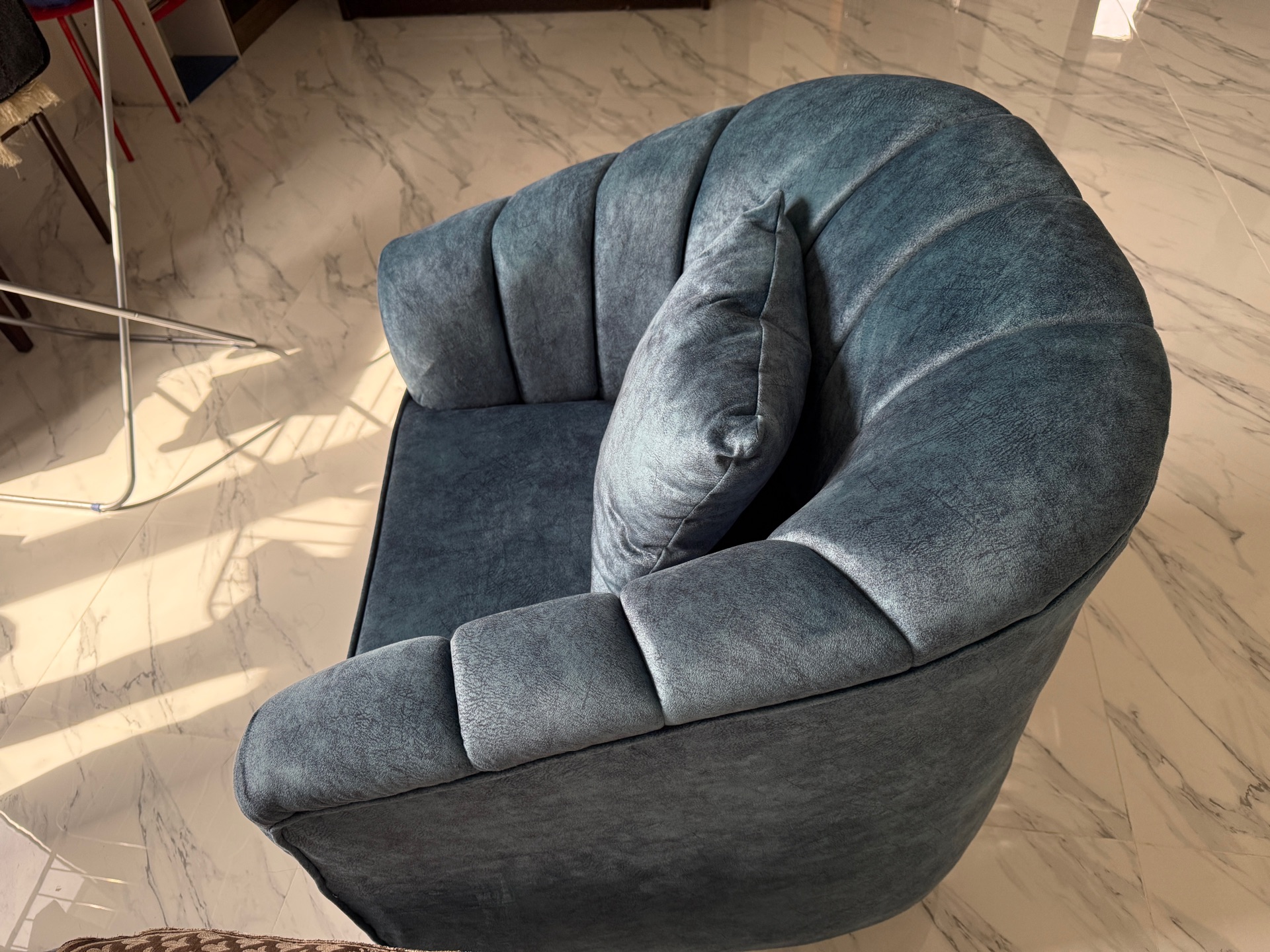 Sale single seater sofa  - Image 2