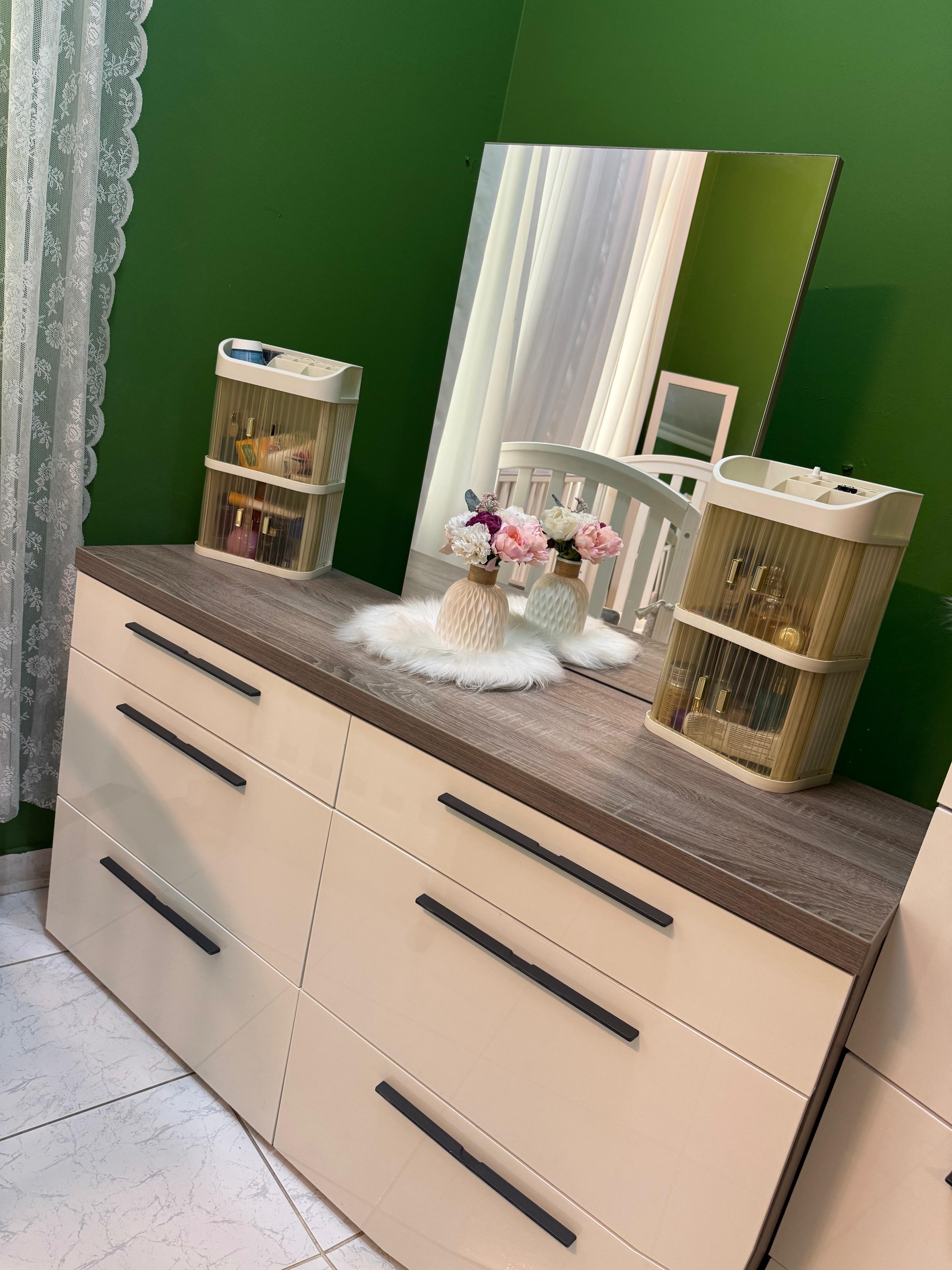 King-size bedroom - Image 2