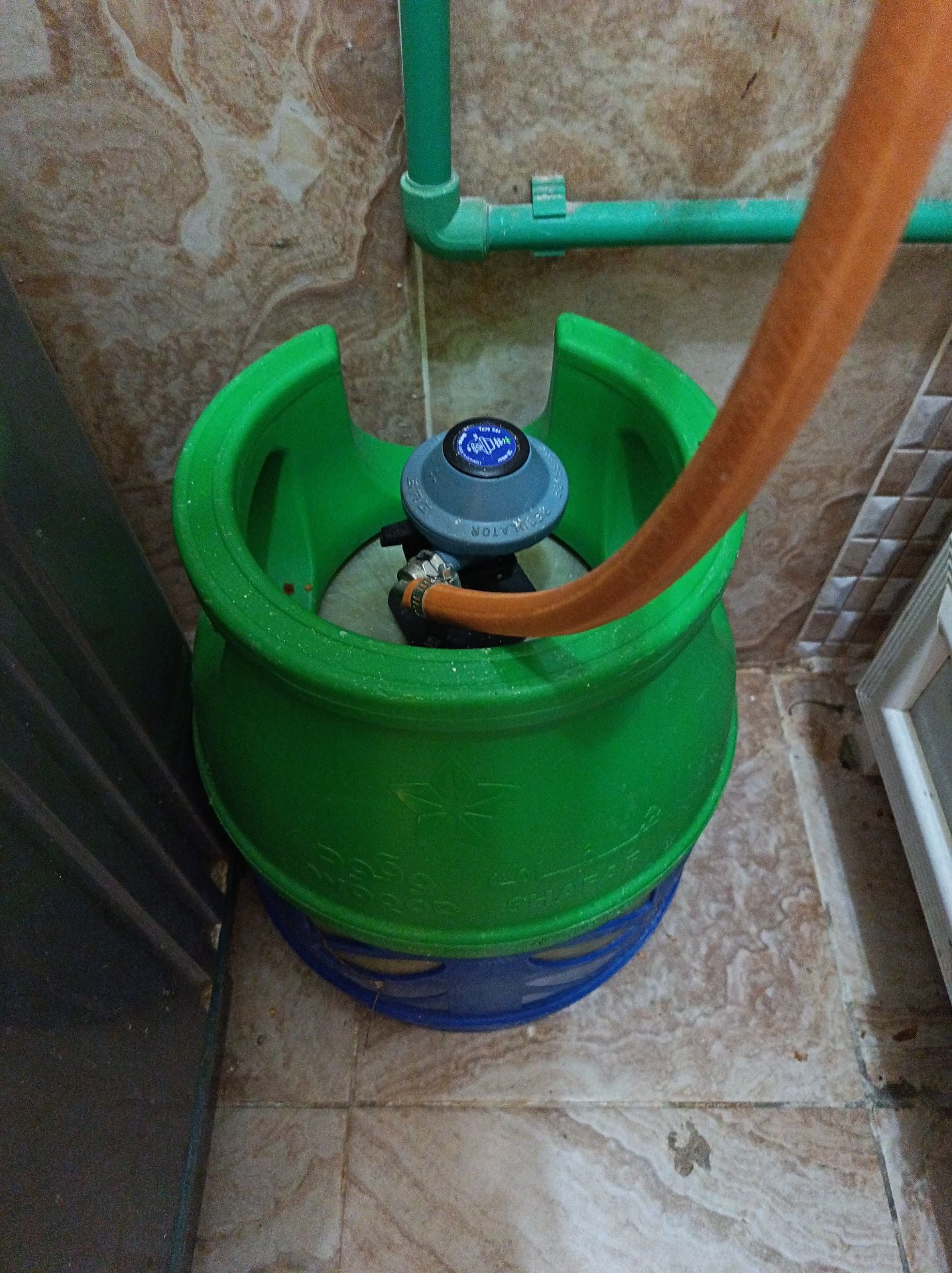 Gas cylinder and stove for sale - Image 2