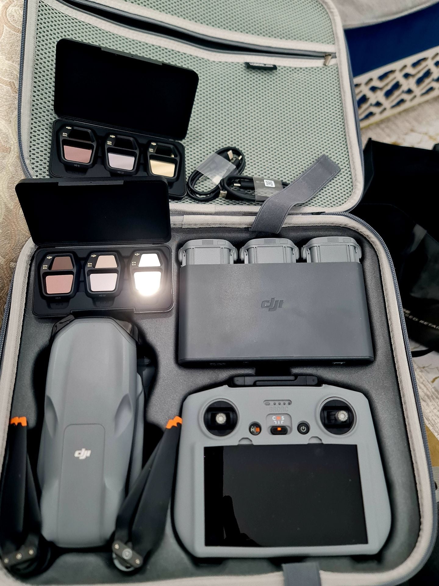 DJI Air 3 S like new - Image 1