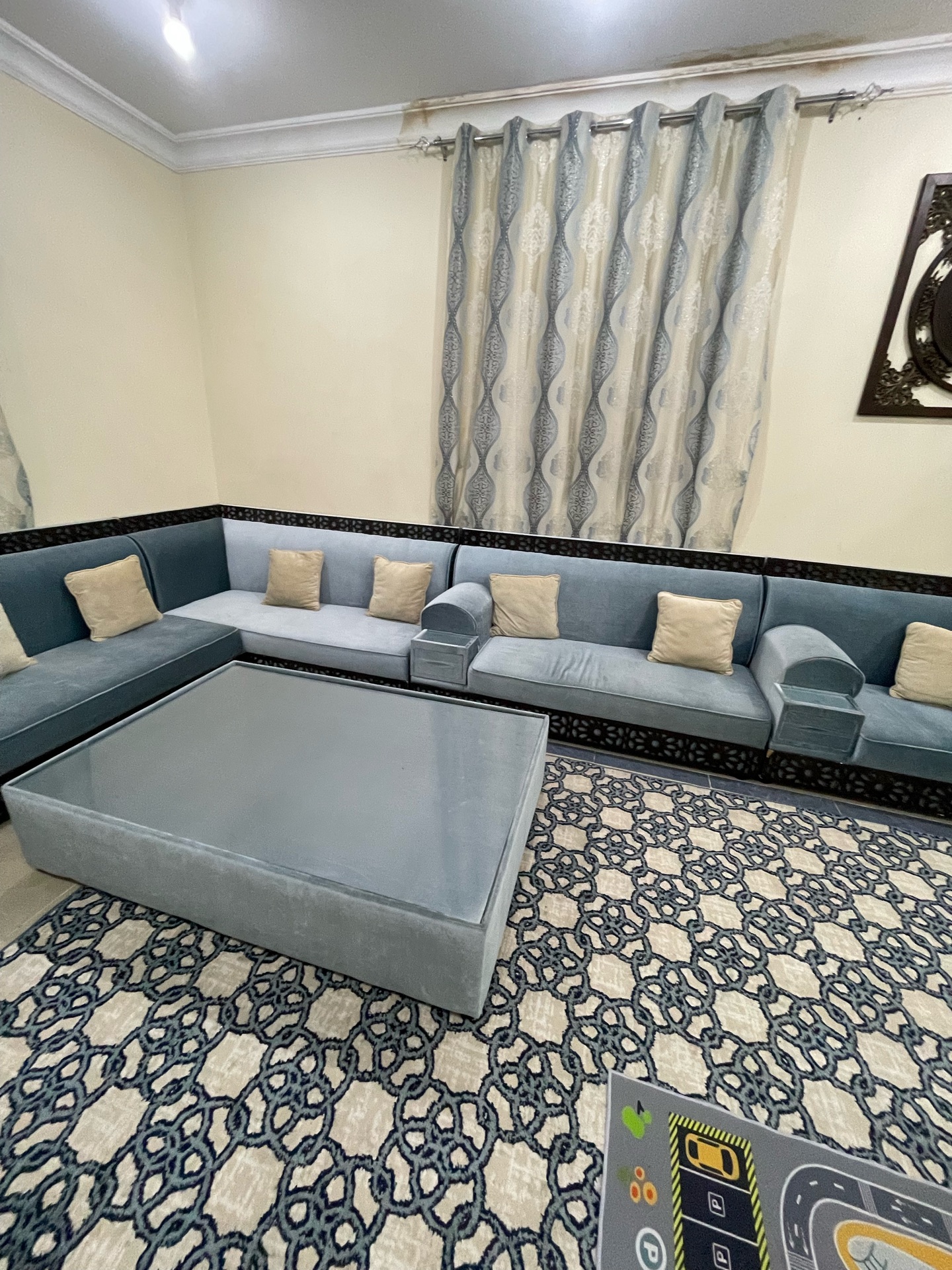 18 seater Majlis sofa with table - Image 5