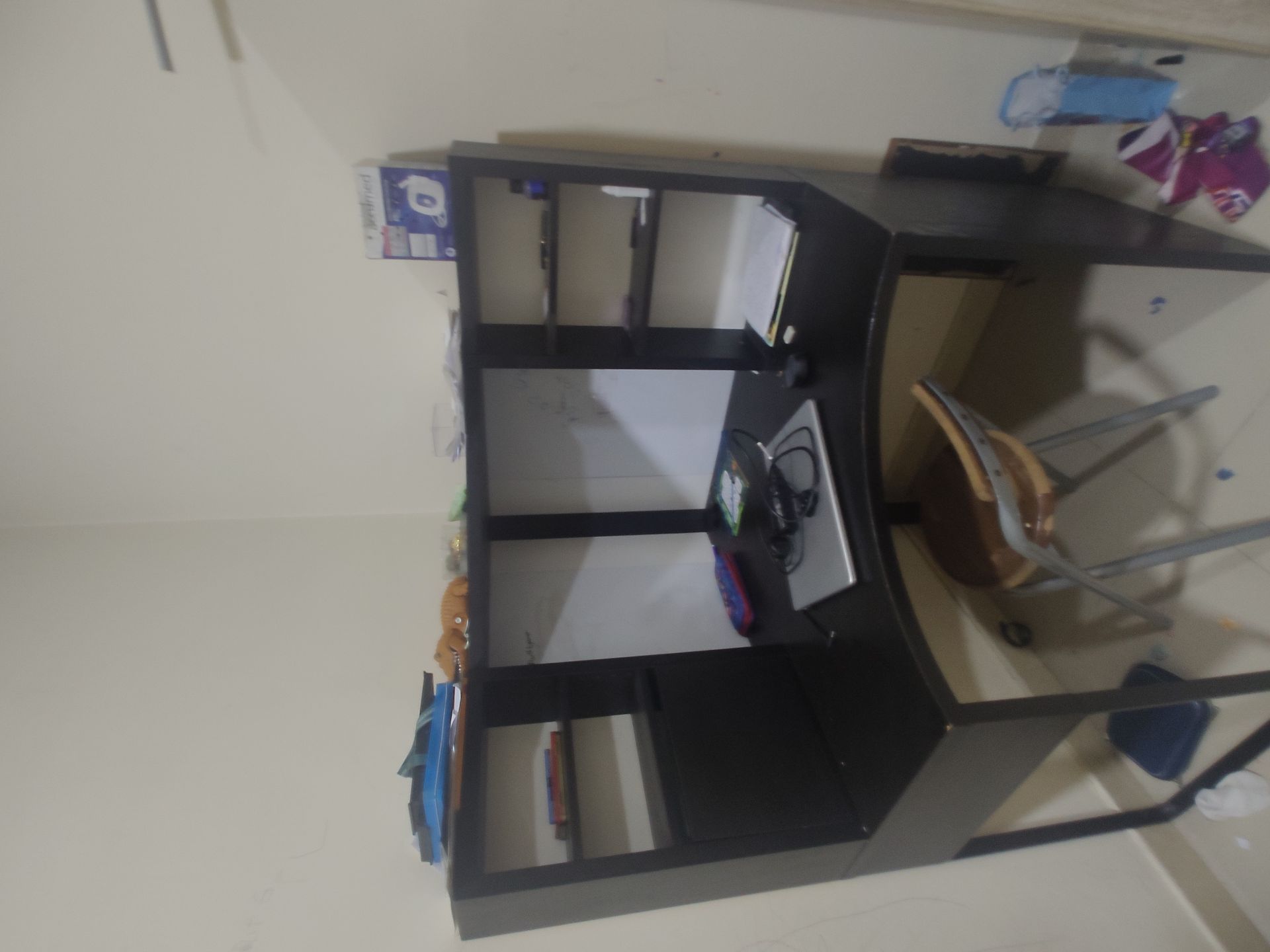 Corner study table - Image 1