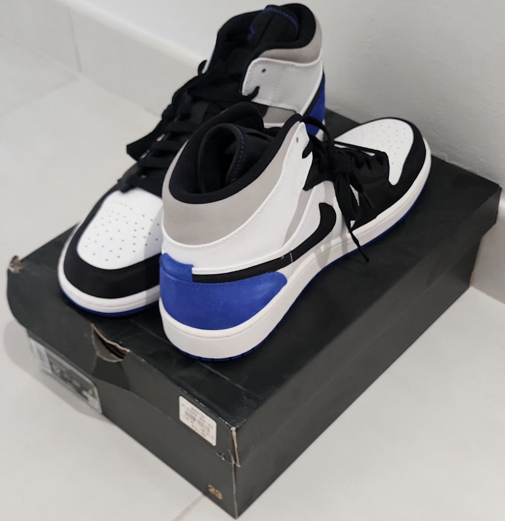 Jordan 1 SE Mid royal black toe - Image 1