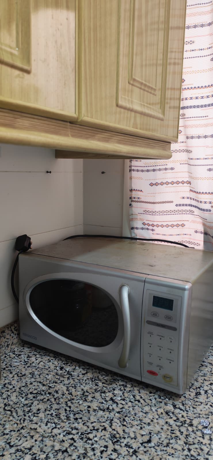 Kenwood Microwave – Good Working Condition - Image 3