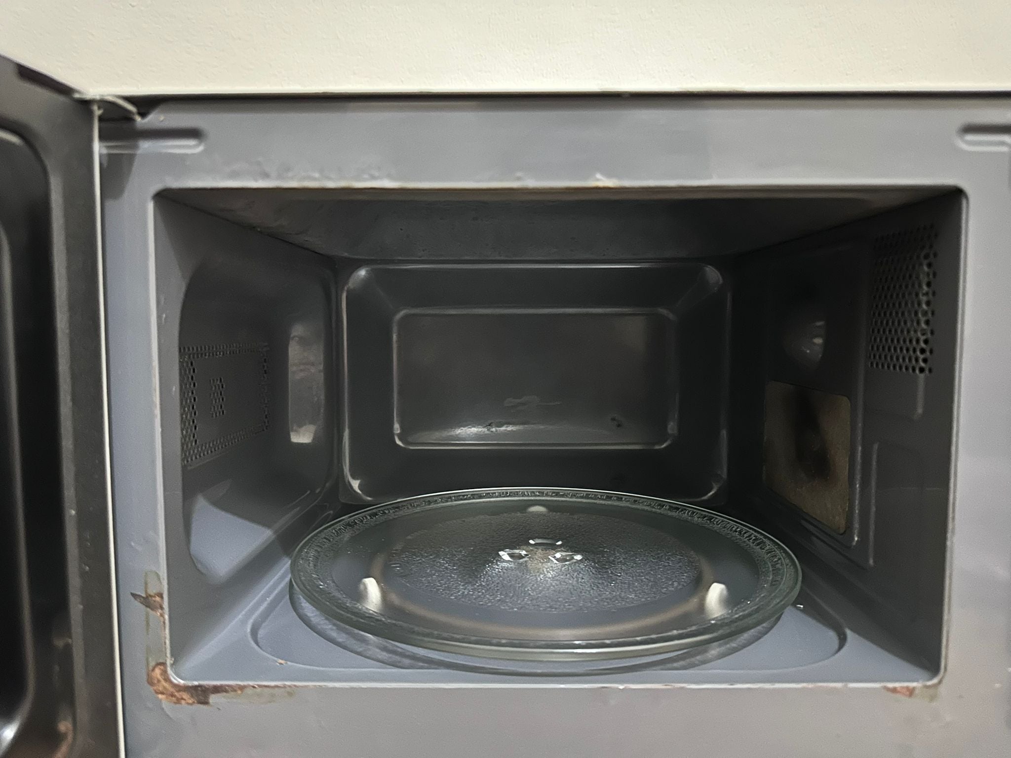  Sharp 20-Liters Digital Microwave Oven - Image 4