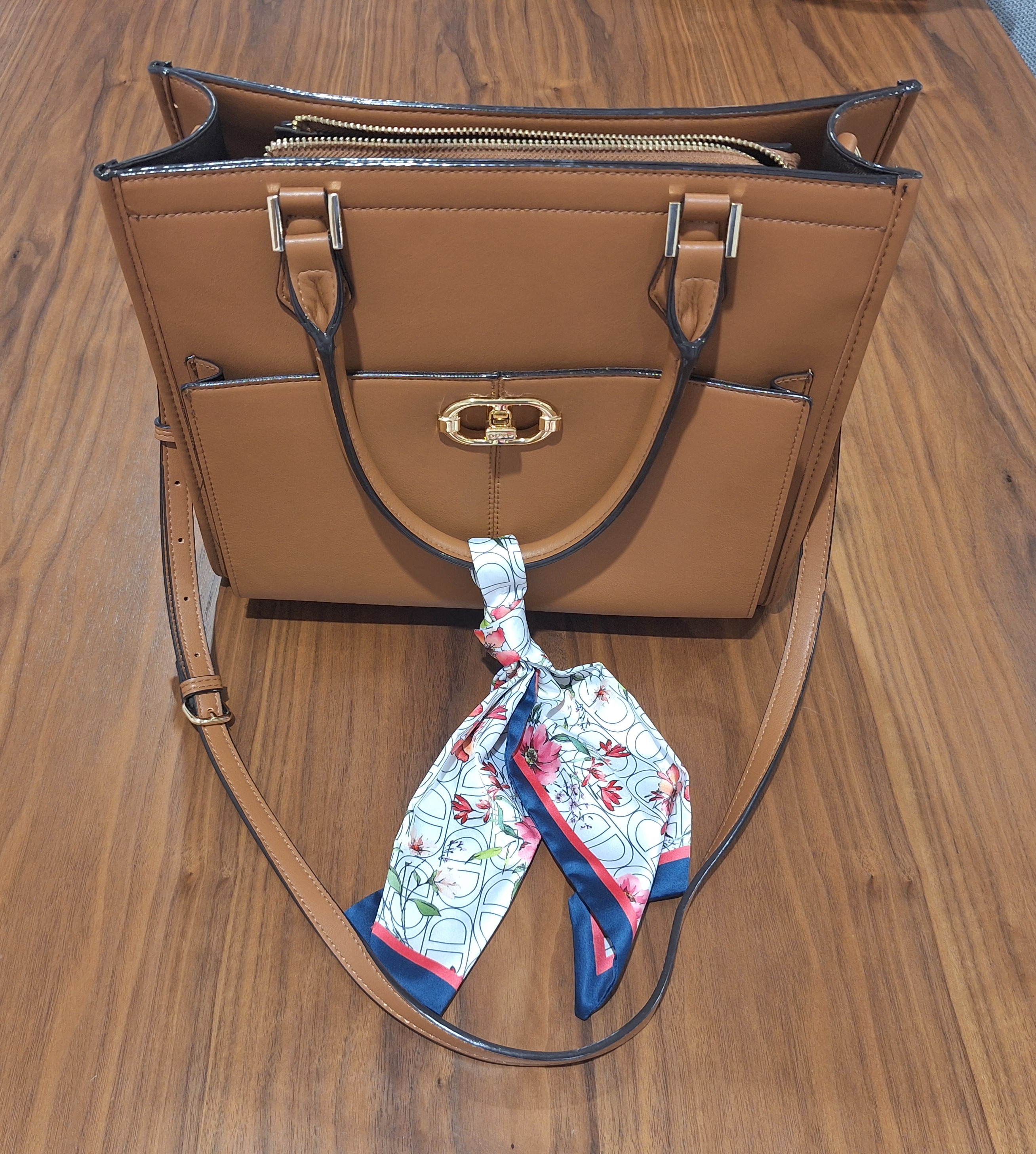 Hand bags - Image 2