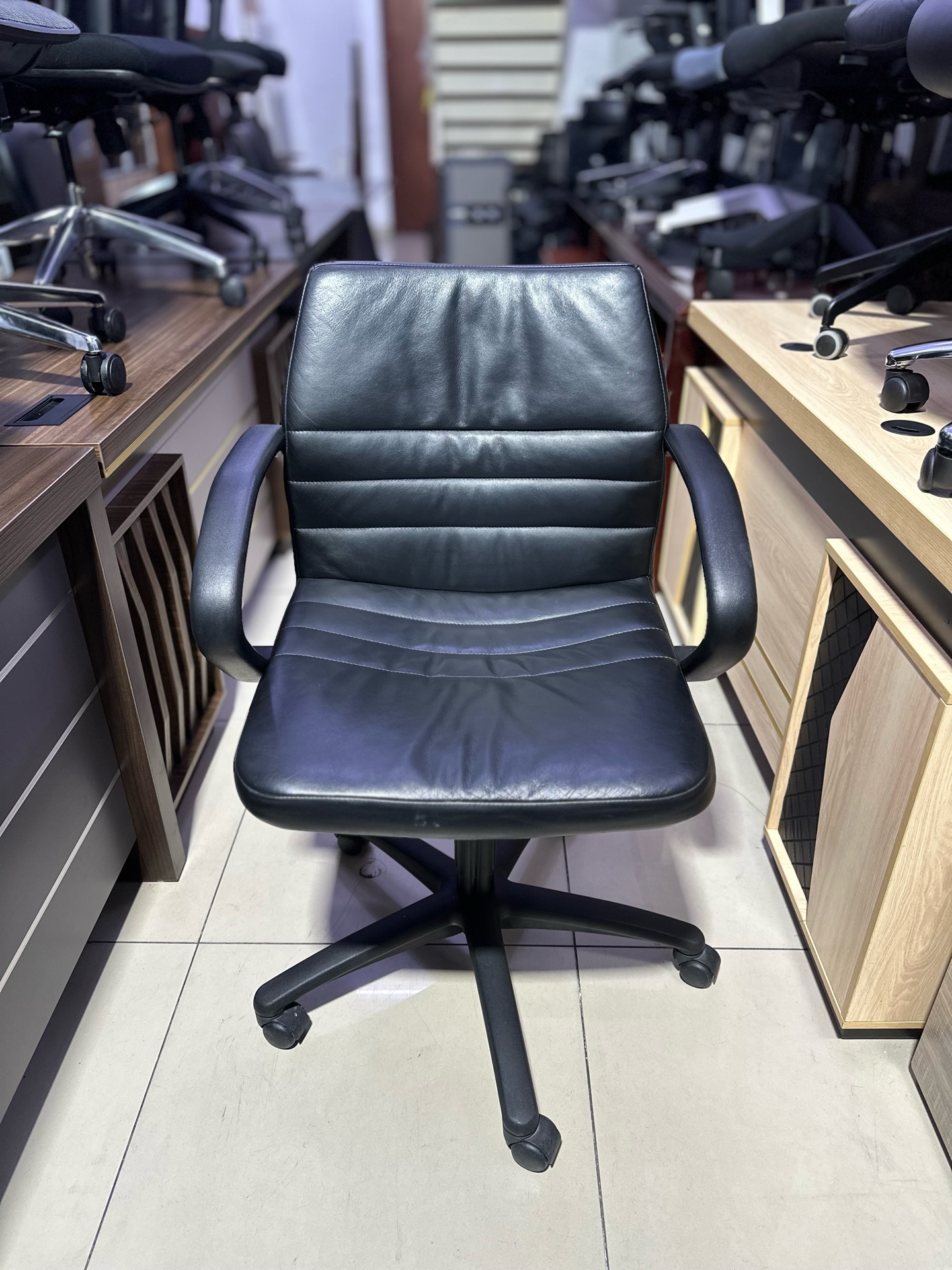 Used Leather Chairs Sale 33087737 - Image 4