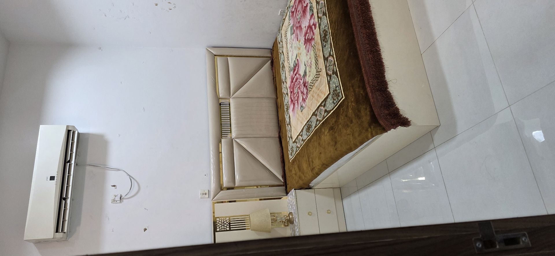 Bedroom set - Image 1
