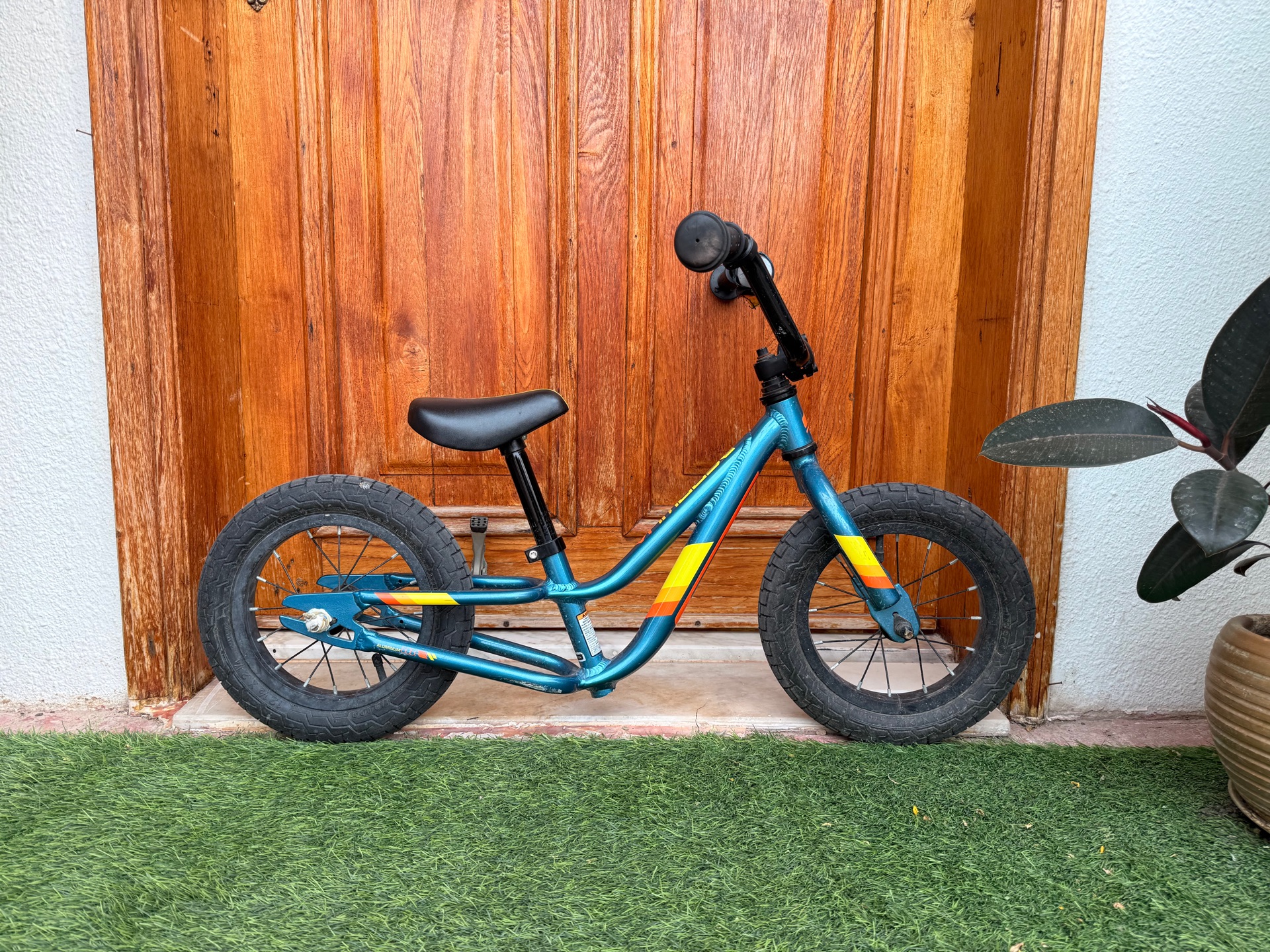 GT brand Vamoose 12” Lightweight Balance Bike - Image 1