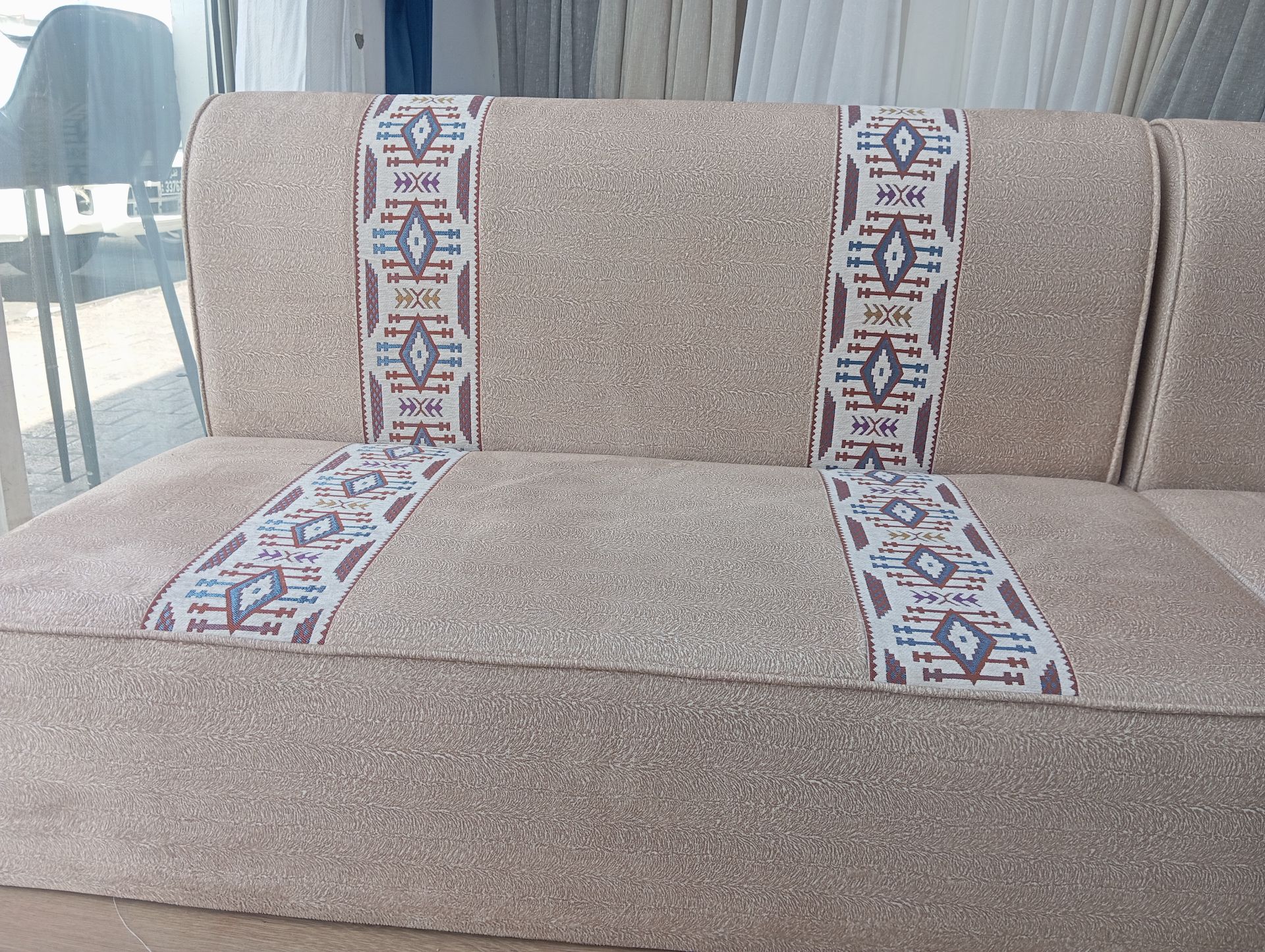 Majlis Sofa Set 10 metre only 2000 qar - Image 6